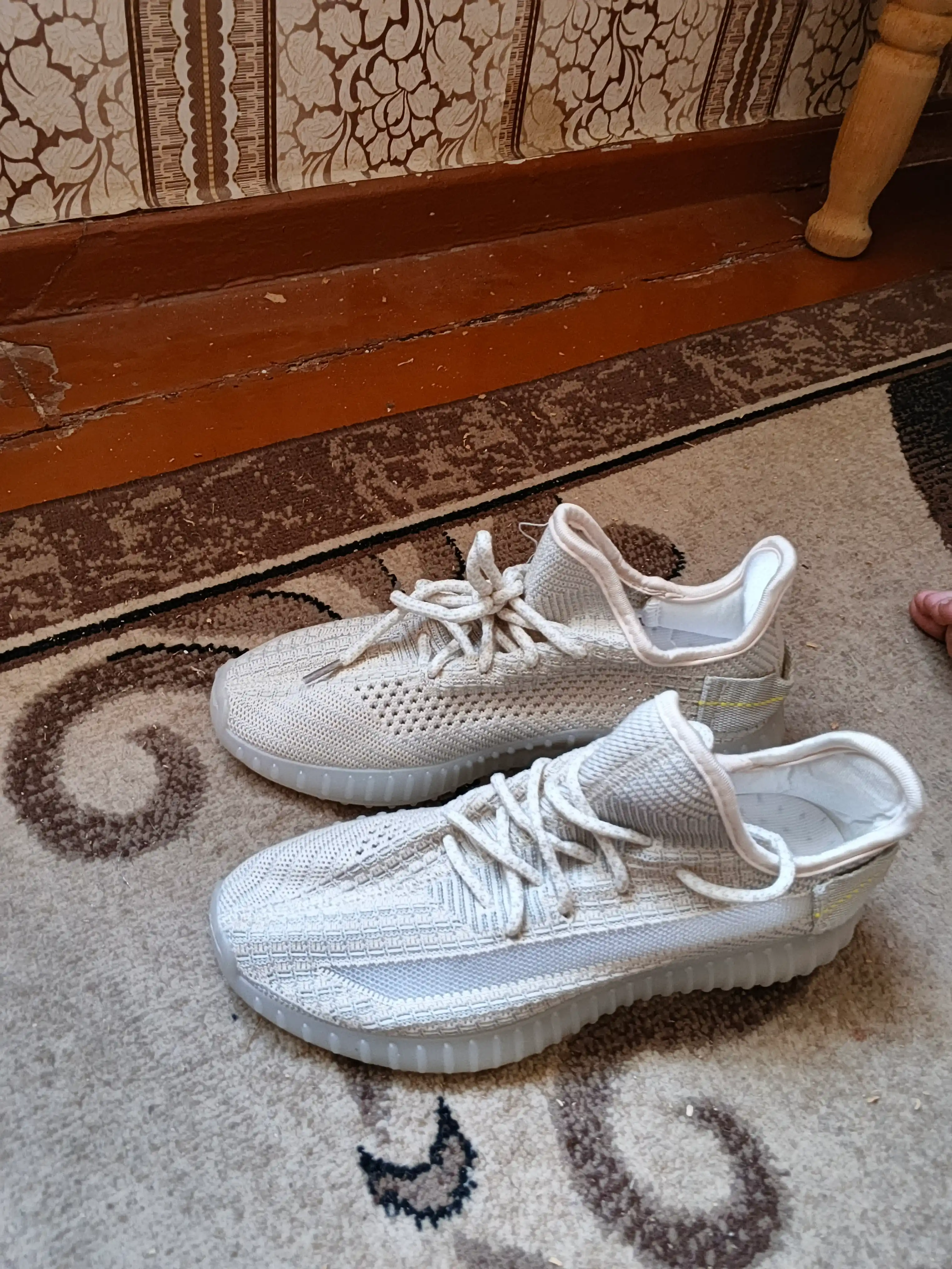 Кроссовки в стиле Yeezy для мальчиков и девочек, лёгкие и стильные