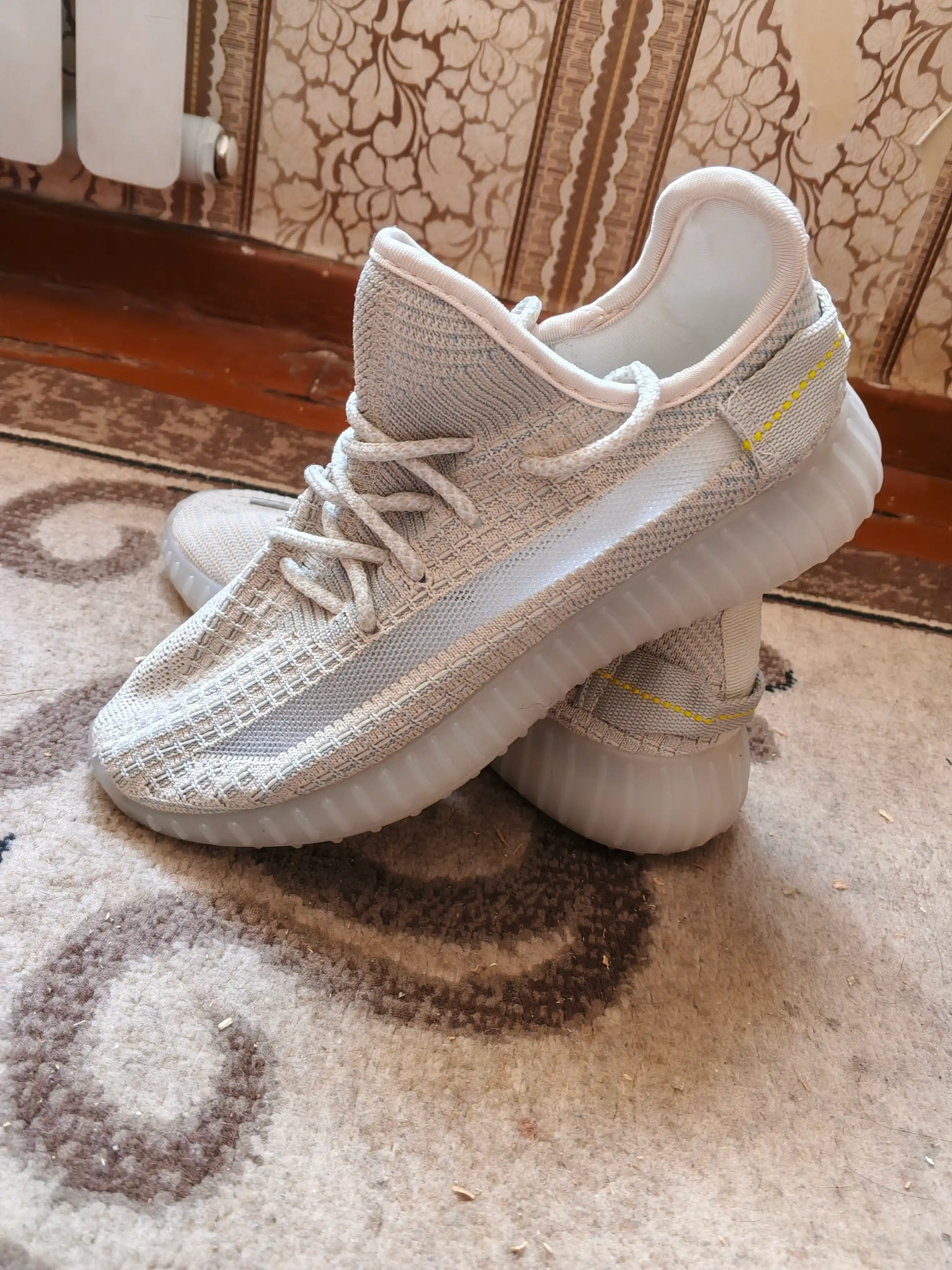Кроссовки в стиле Yeezy для мальчиков и девочек, лёгкие и стильные