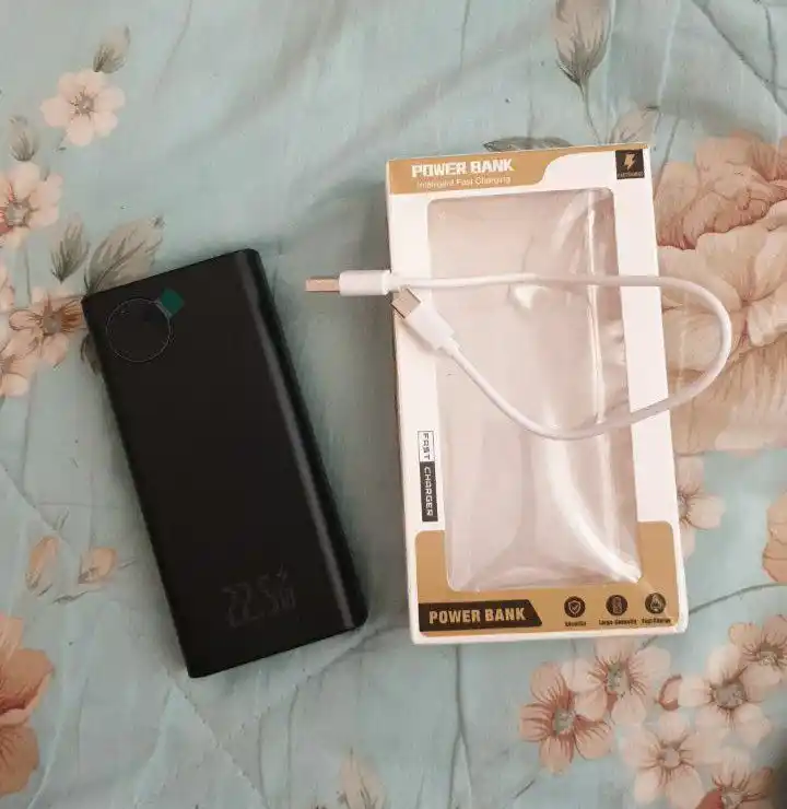 Power bank Tashqi akkumulyator, 20000 mA/soat, 22.5 vt, tez quvvat oladi