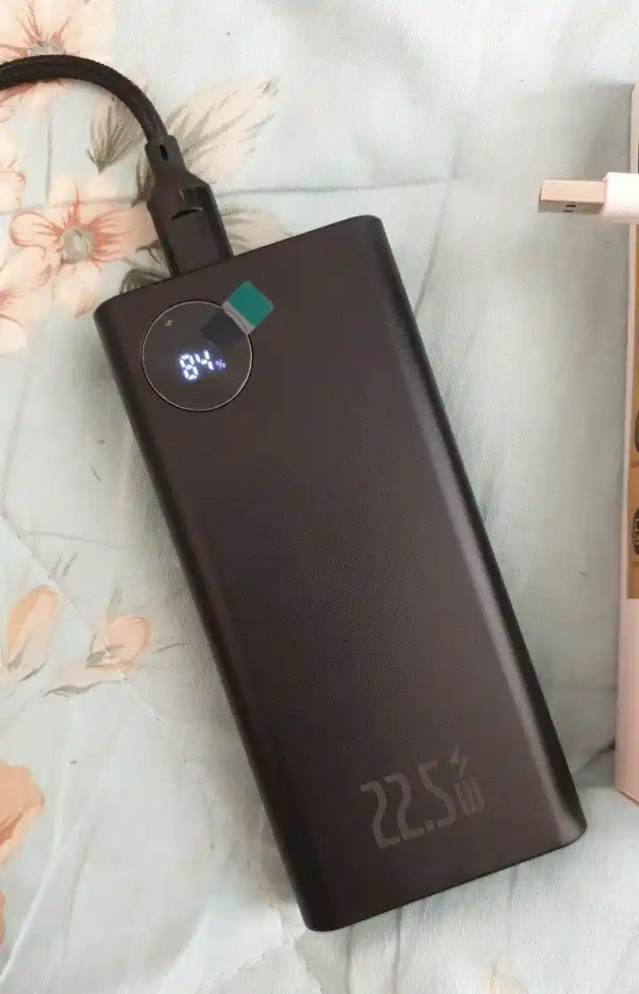 Power bank Tashqi akkumulyator, 20000 mA/soat, 22.5 vt, tez quvvat oladi