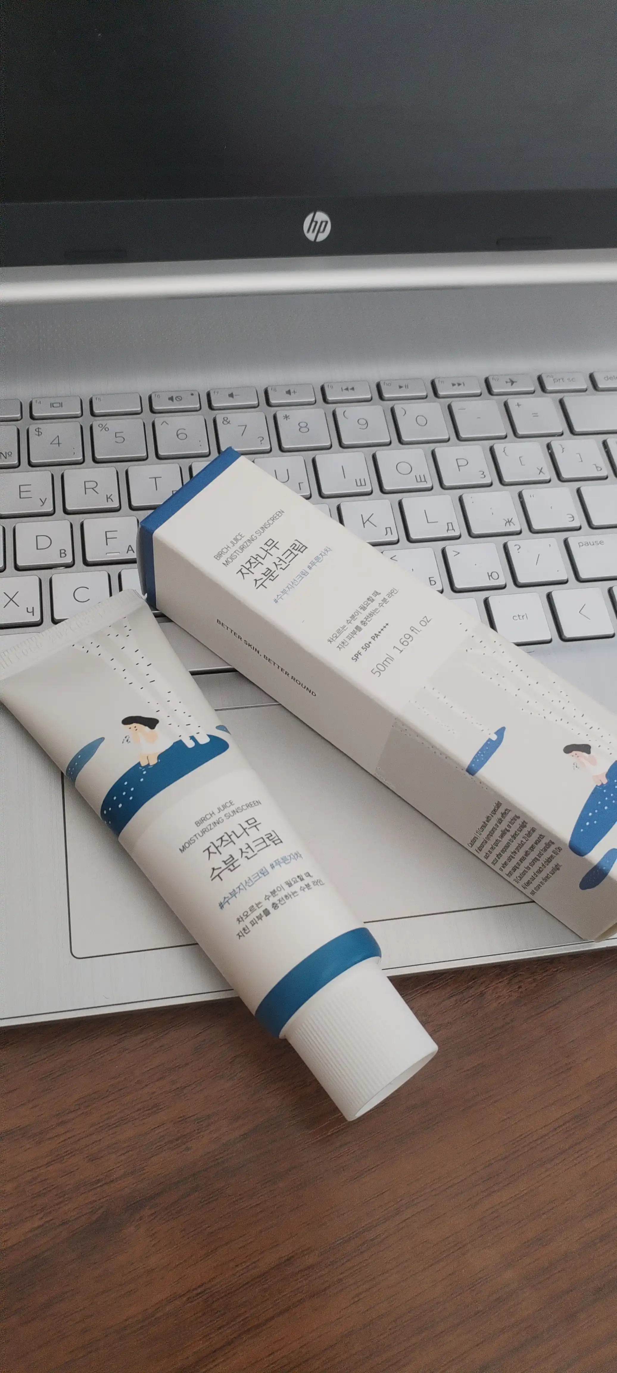 Солнцезащитный крем и увлажняющий крем Round Lab Moisturizing Sunscreen SPF50+ PA++, 50 мл