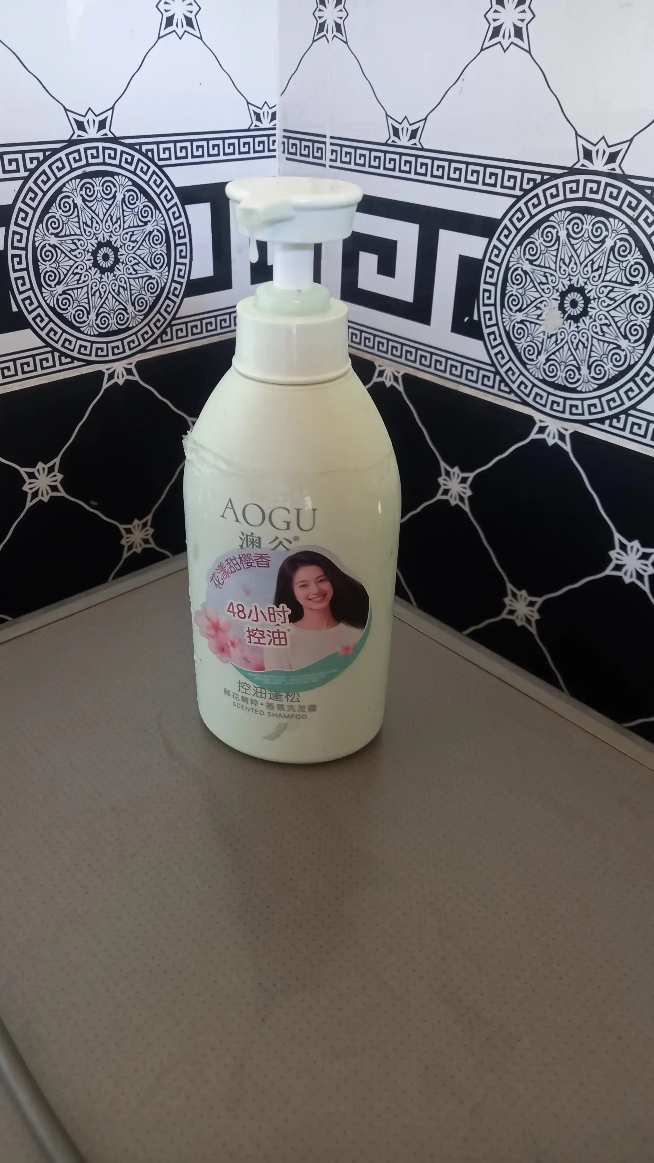 Shampun Gulli aromat, qazg'oqqa va qichishishga qarshi, 72 soat davomida yangilik, 550 ml