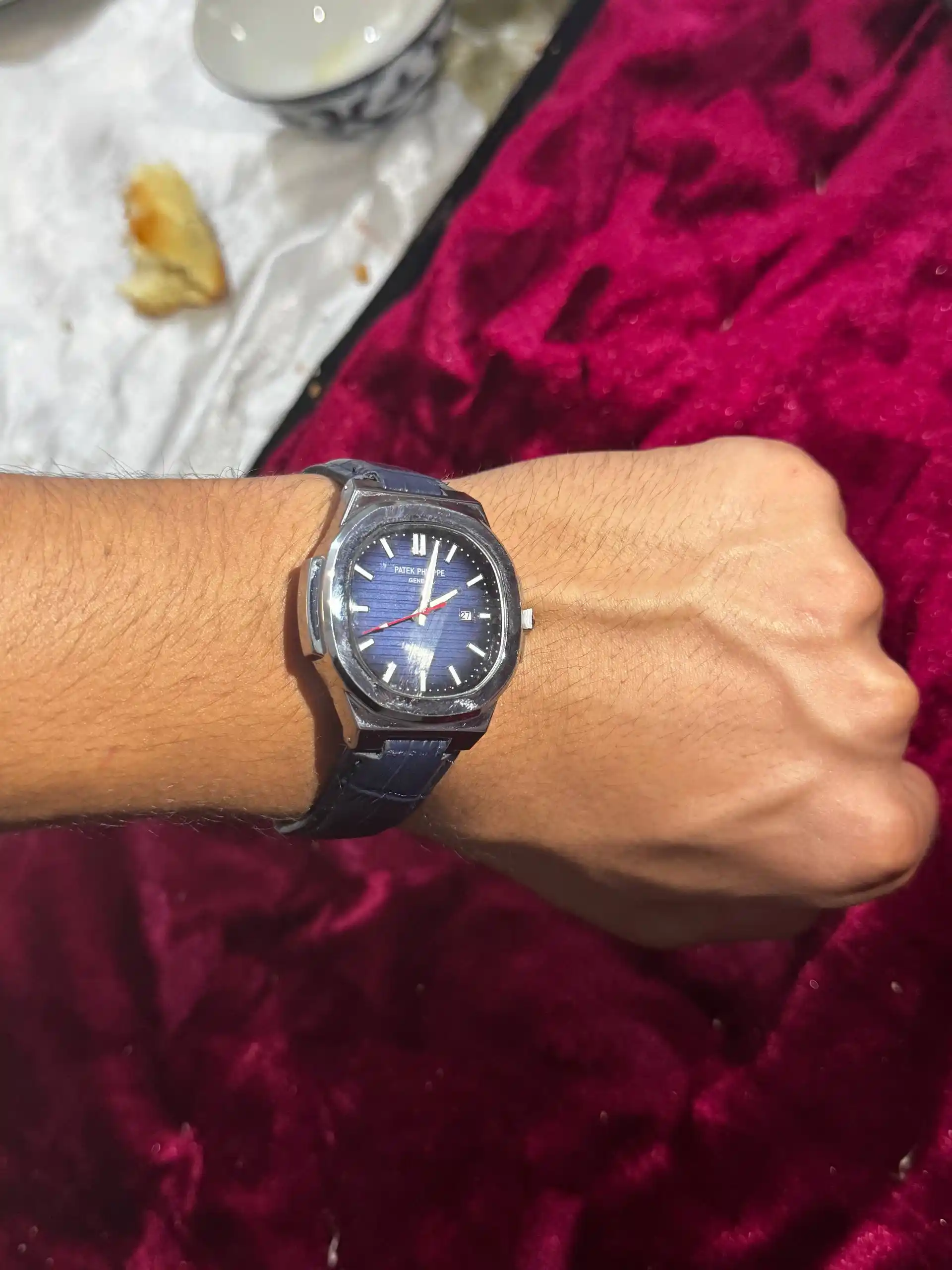 Erkaklar qo'l soati Patek, charm tasmali, sana, kvarts mexanizm, klassik qo'l soati