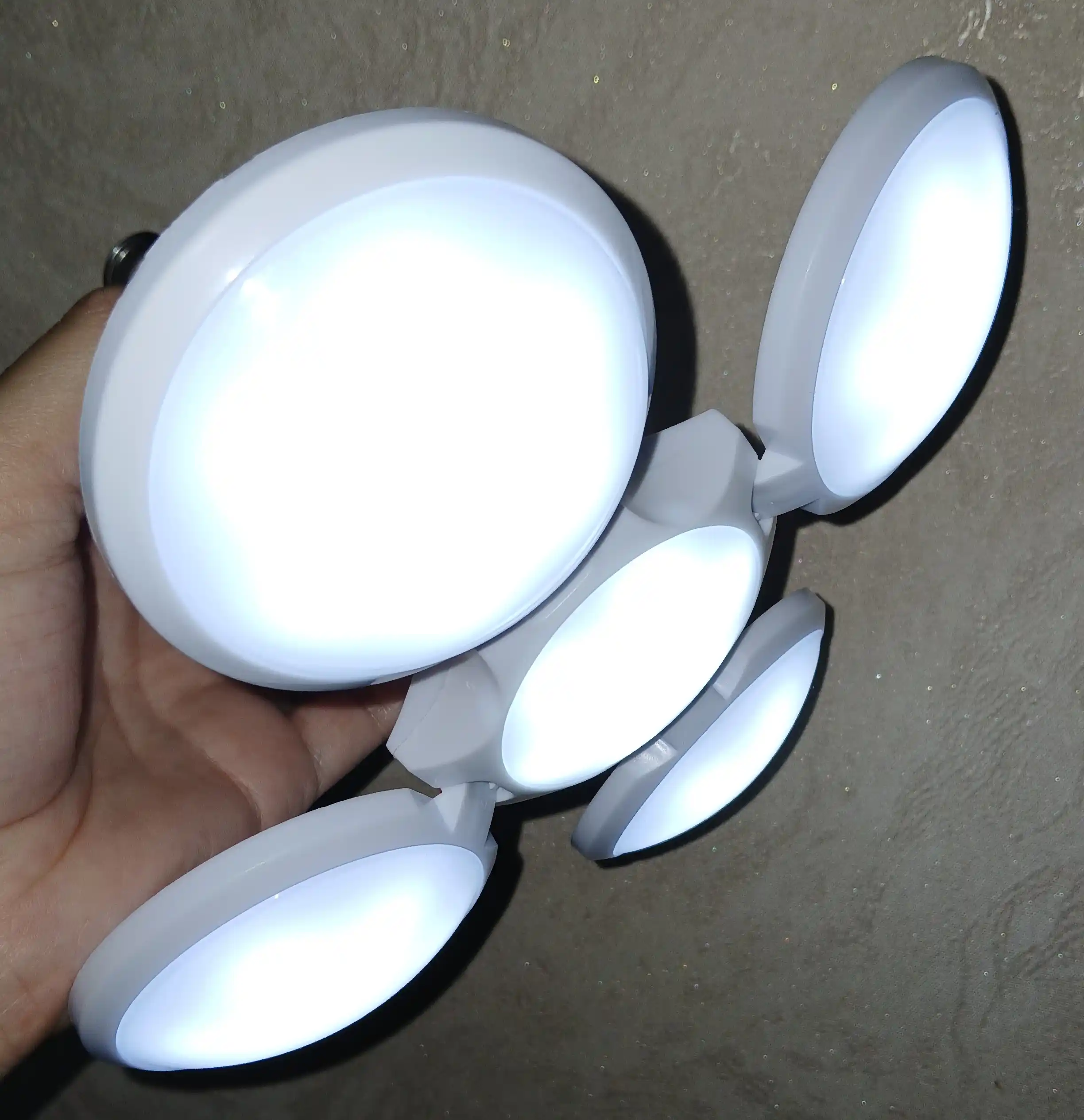 Quyoshli LED lampa, buklanadigan, 5 rejim, USB zaryad, ilgak bilan, kamping va uy uchun