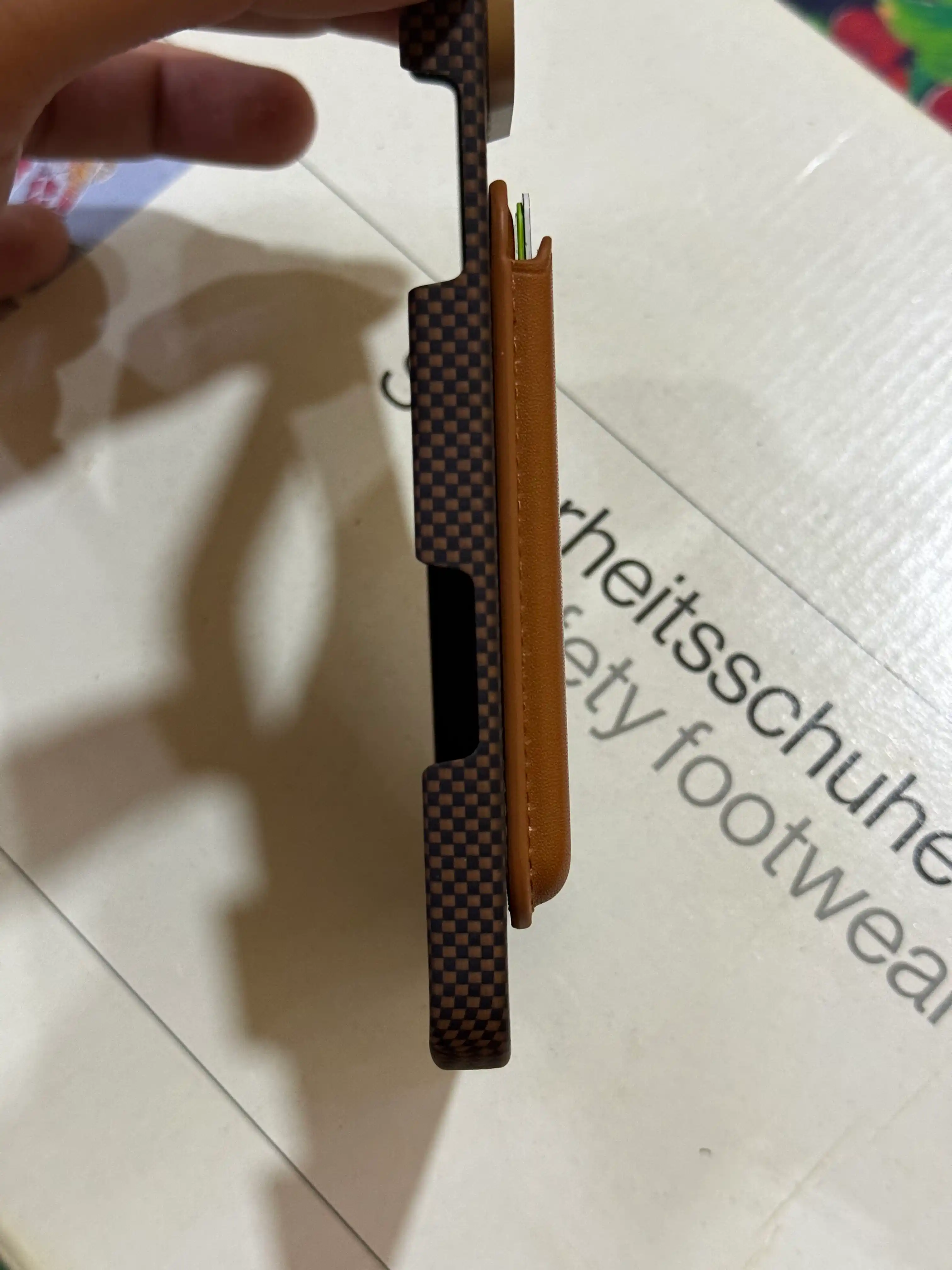 IPhone uchun MagSafe kartxolder, bank kartalari uchun