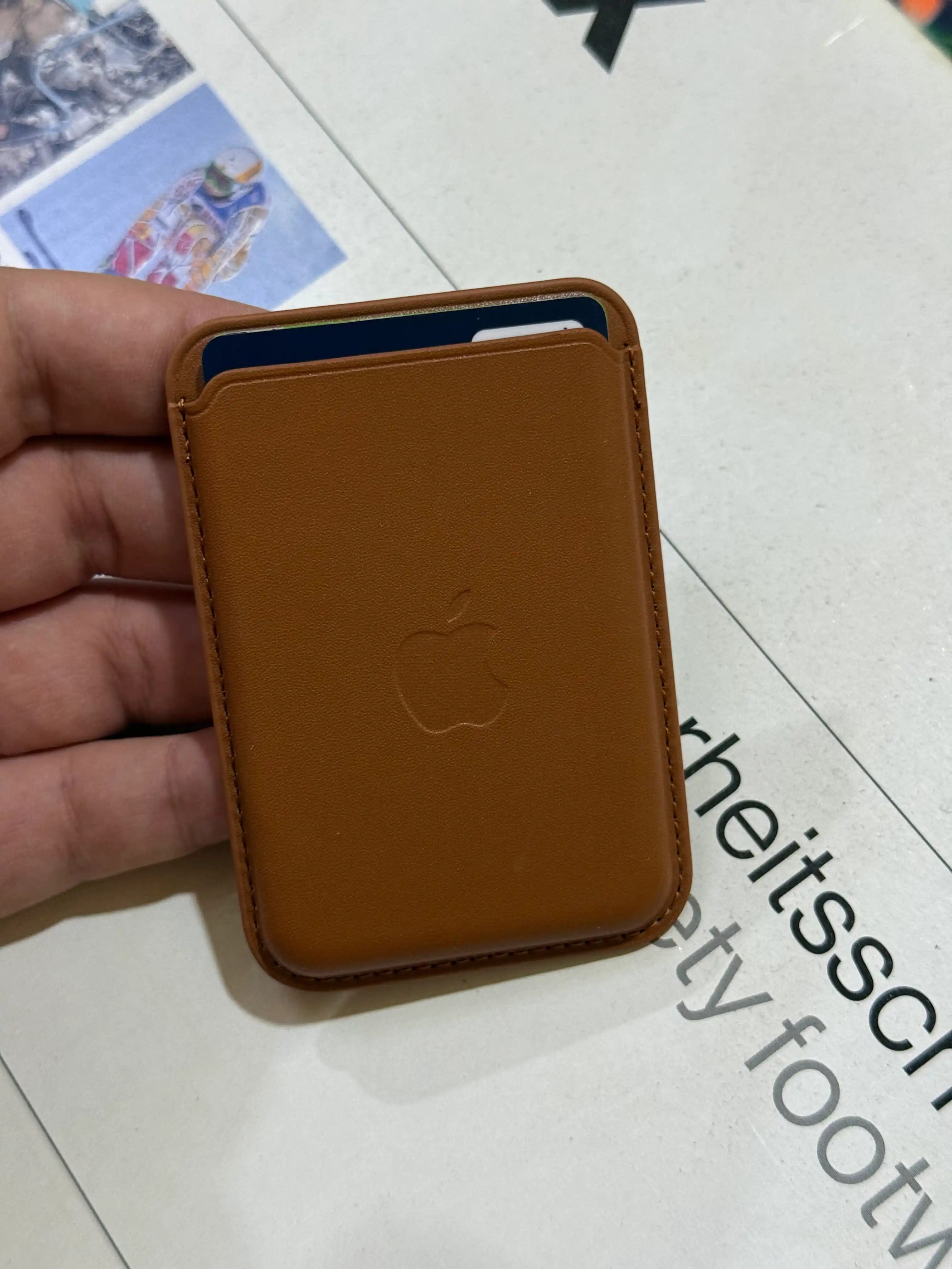 IPhone uchun MagSafe kartxolder, bank kartalari uchun