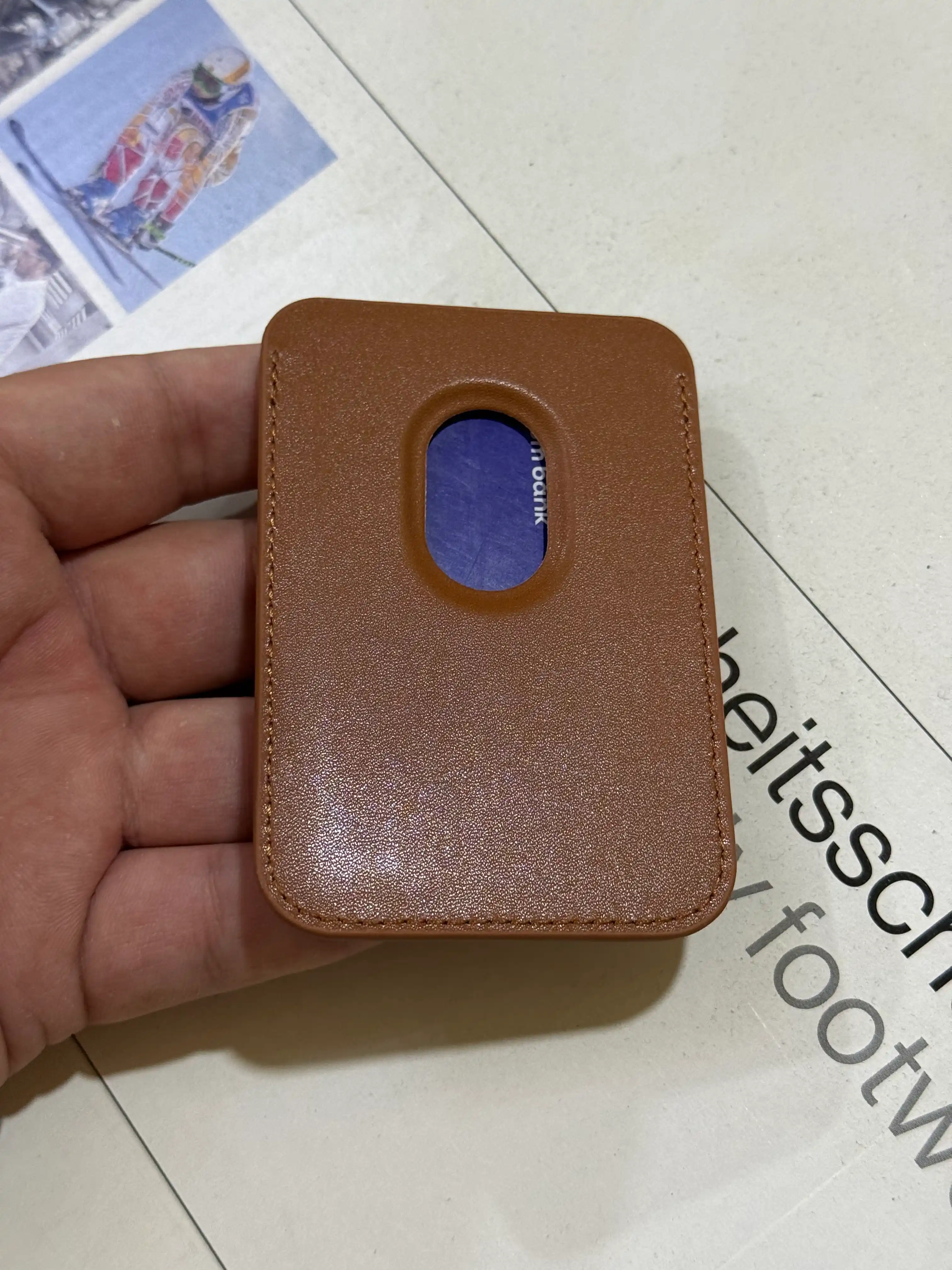 IPhone uchun MagSafe kartxolder, bank kartalari uchun