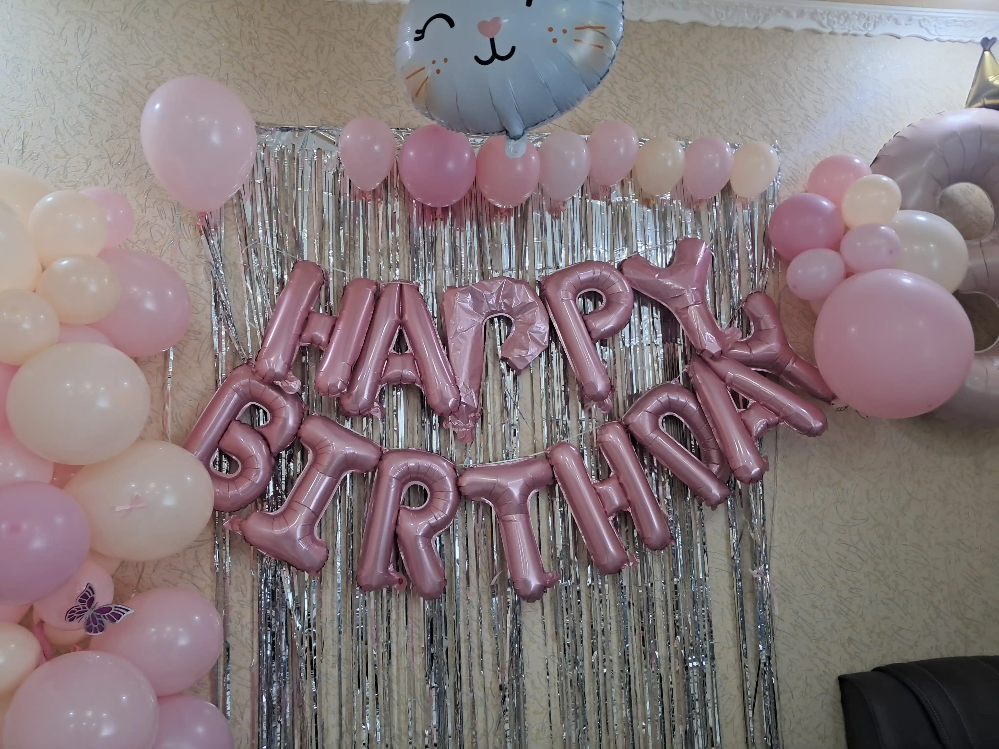 Шарики буквы "Happy Birthday", надпись на стену