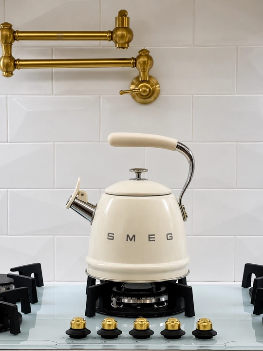 Чайник SMEG со свистком из нержавеющей стали, для газовых и индукционных плит, кремовый - 
