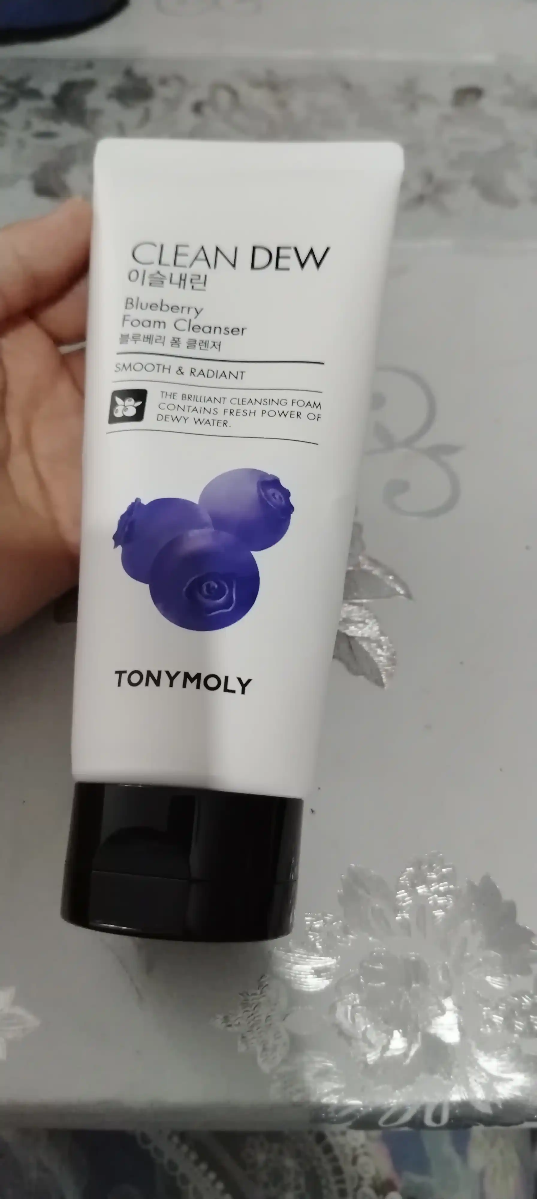 TonyMoly Clean Dew brendining yuzni tozalash uchun ko'pik, makiyajni tozalaydi, oqartiradi