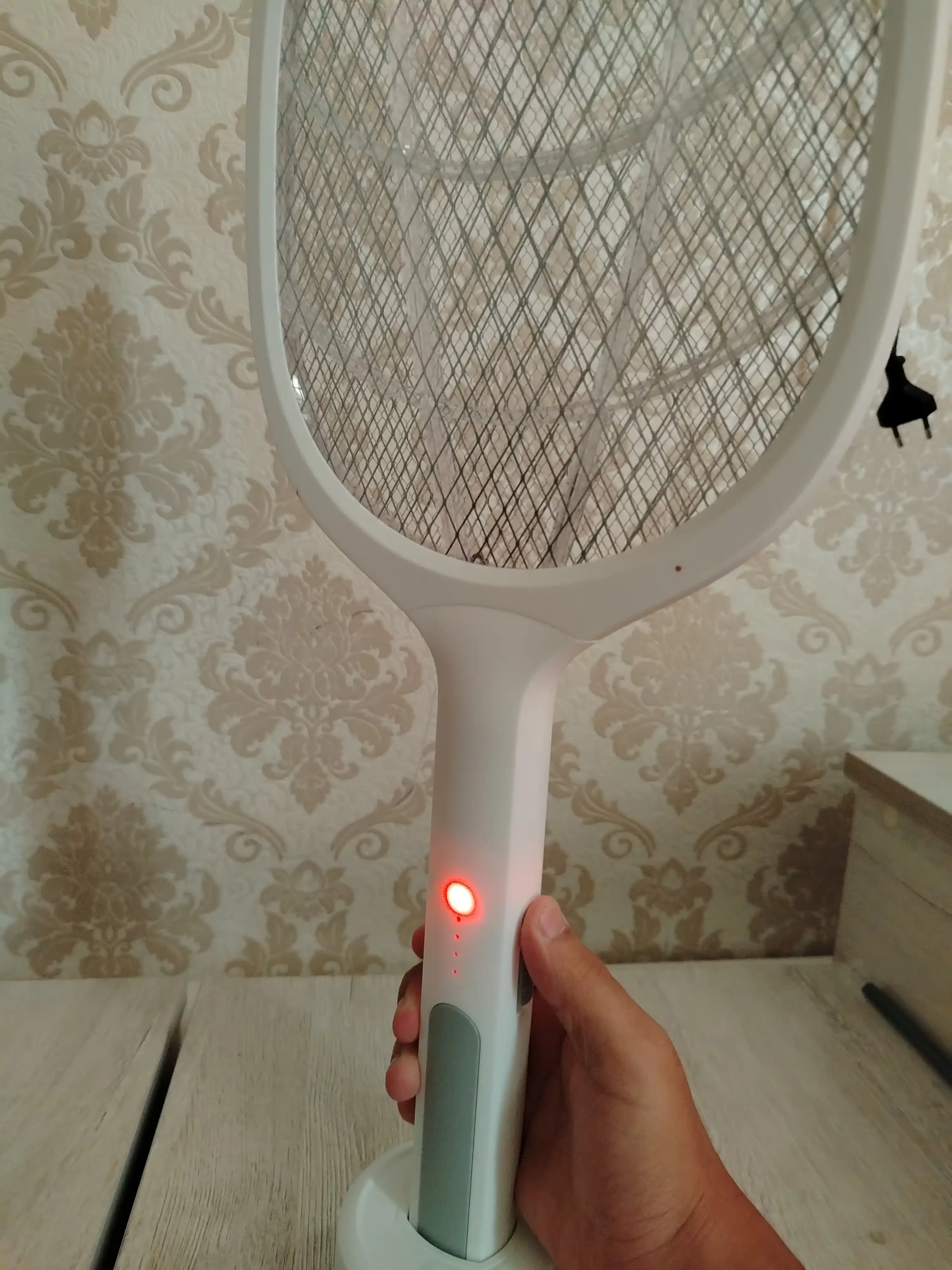 UV chiroqli, chivin va pashshalarga qarshi, elektr chivin o'ldirgich raketka