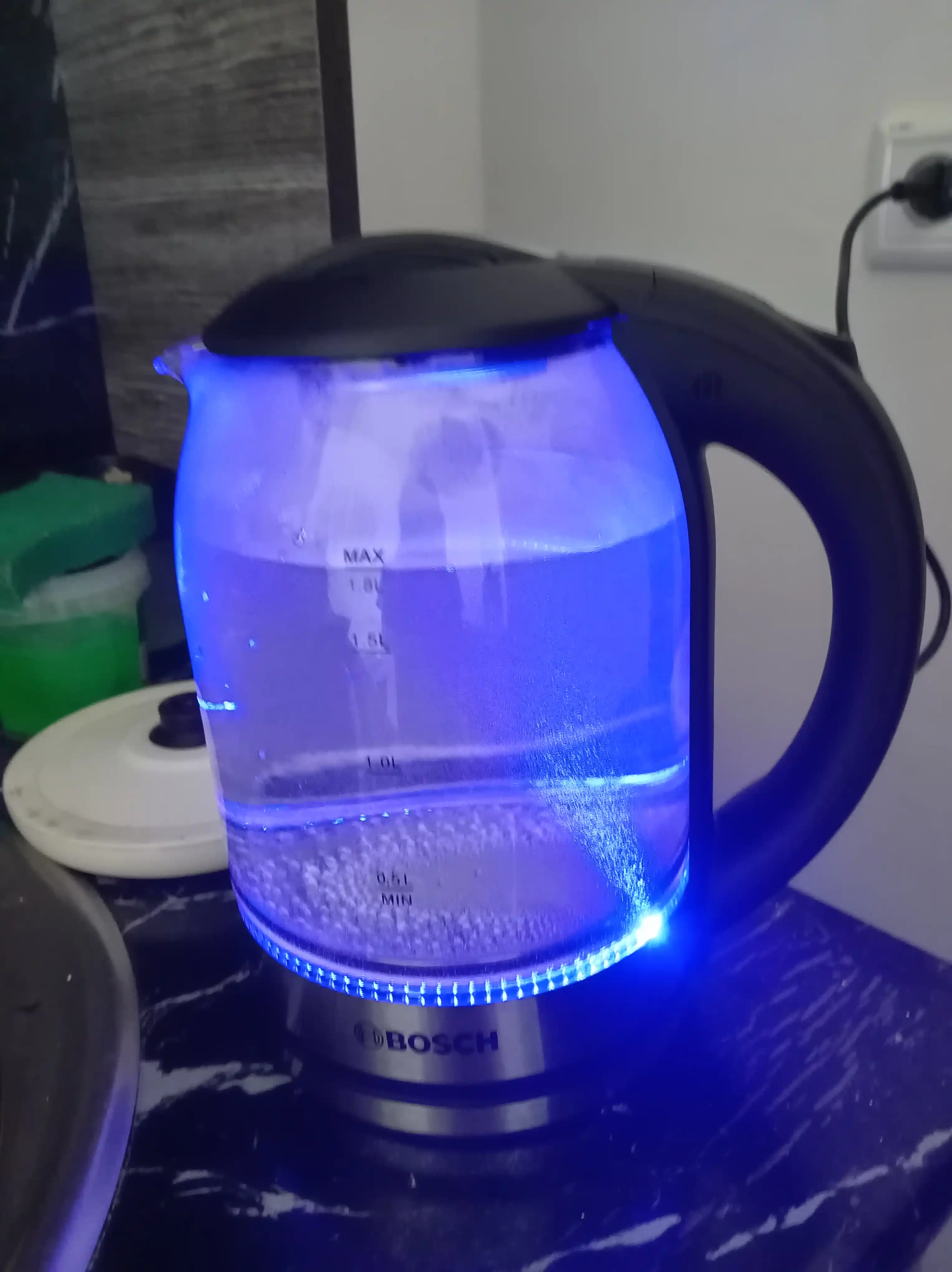 Tefal elektr choynak BOSCH 1.8L — 1500W quvvatli, LED yoritgichli zamonaviy choynak