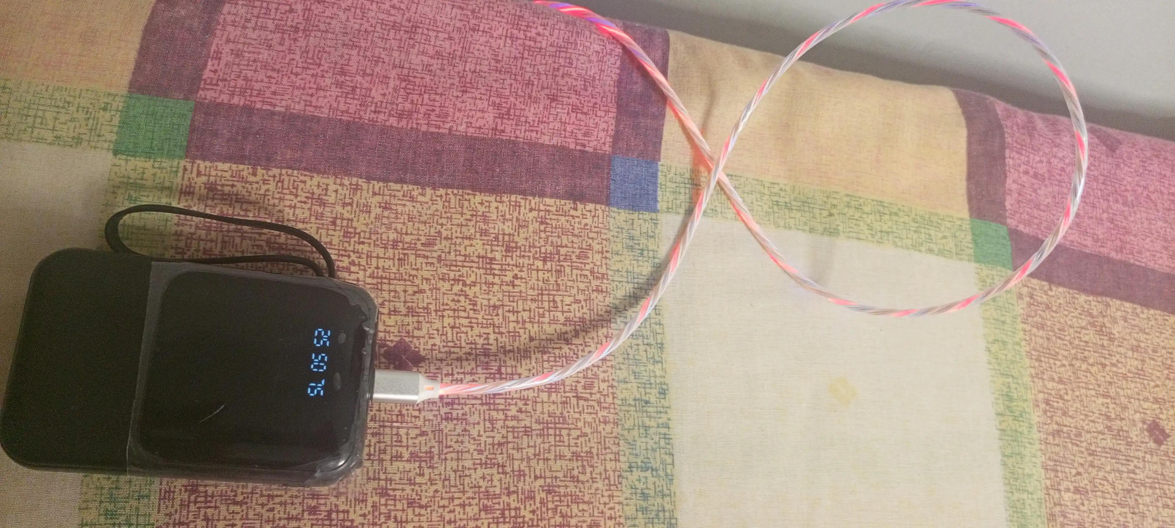 Tashqi akkumulyator power bank iPhone, Android uchun
