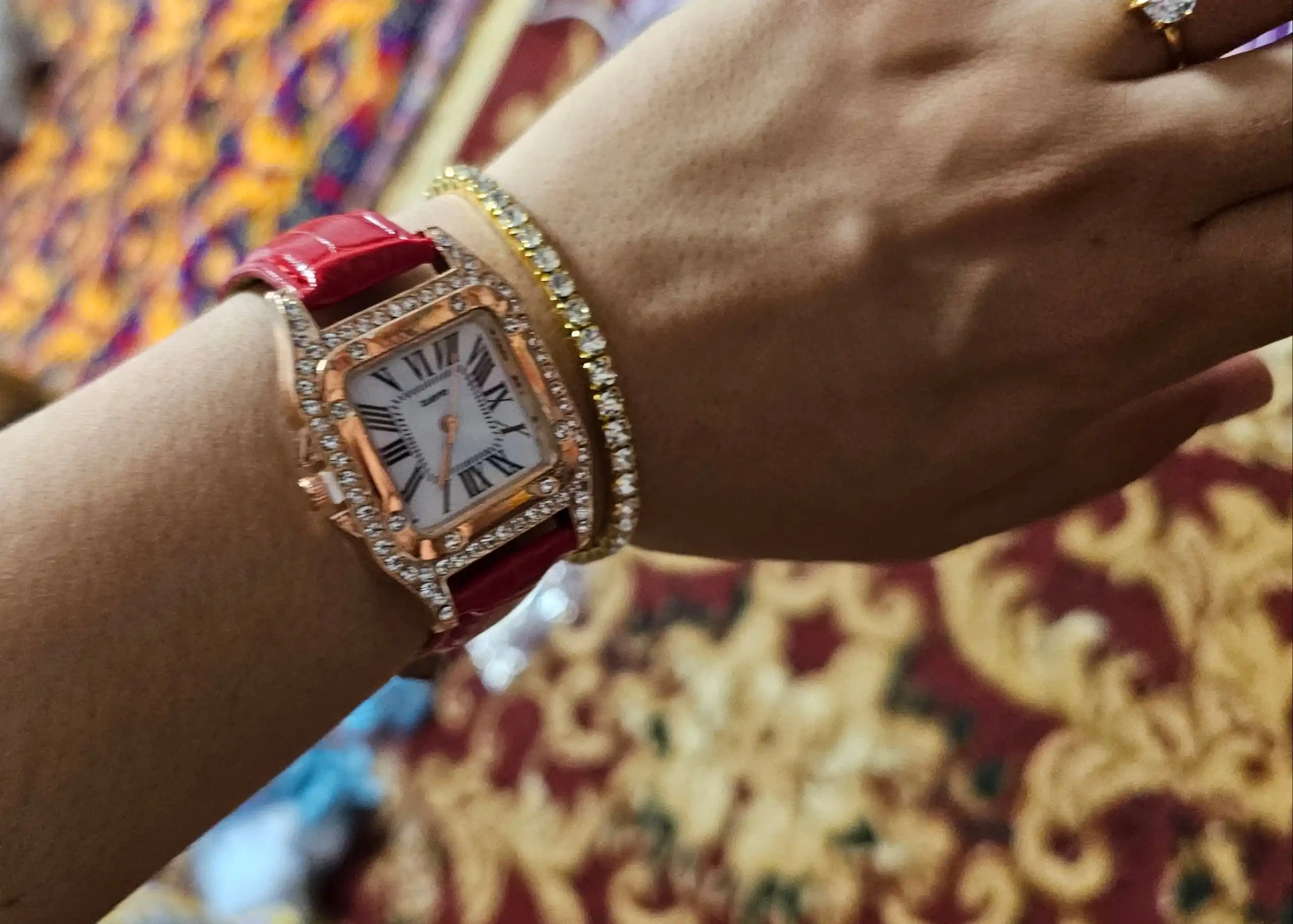 Zargarlik buyumlari to'plami, soat, marjon, uzuk va sirg'alar, ayollar uchun sovg'a