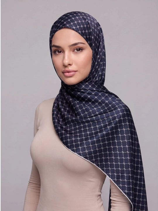 Tabiiy ipakdan tayyorlangan 110x110 sm o‘lchamdagi ayollar ro‘moli