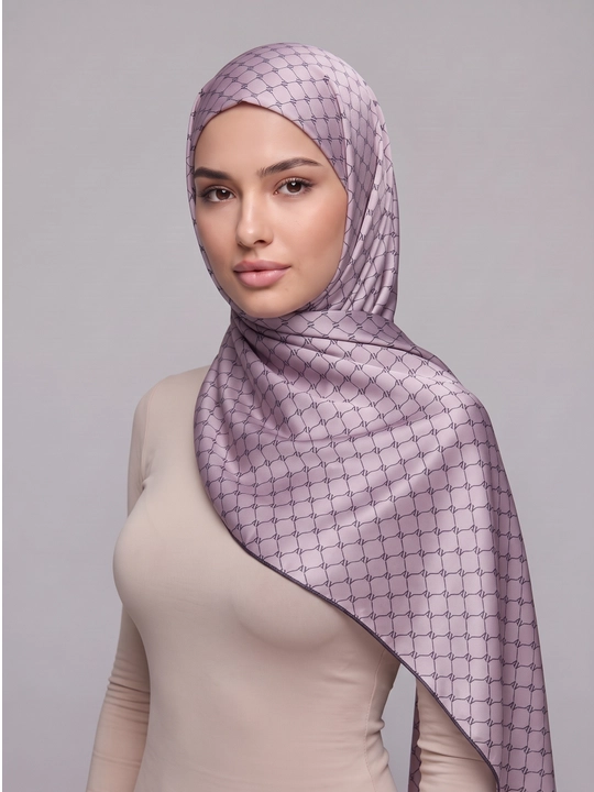 Tabiiy ipakdan tayyorlangan 110x110 sm o‘lchamdagi ayollar ro‘moli