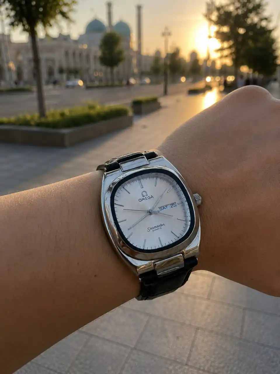 Мужские часы в стиле Omega, кварцевый механизм, кожаный ремешок, классический стиль