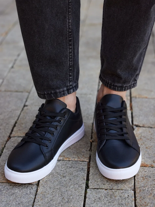 Louboutin erkaklar uchun krossovkalari, 1 o‘lcham kichikroq