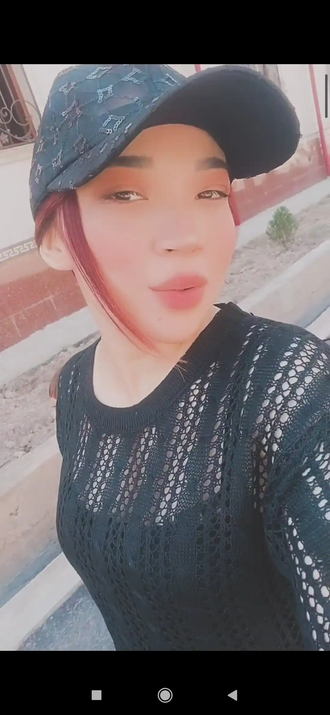 Ayollar to'rli kardigan, shim, ko'ylak, koftalar bilan kiyish uchun qulay