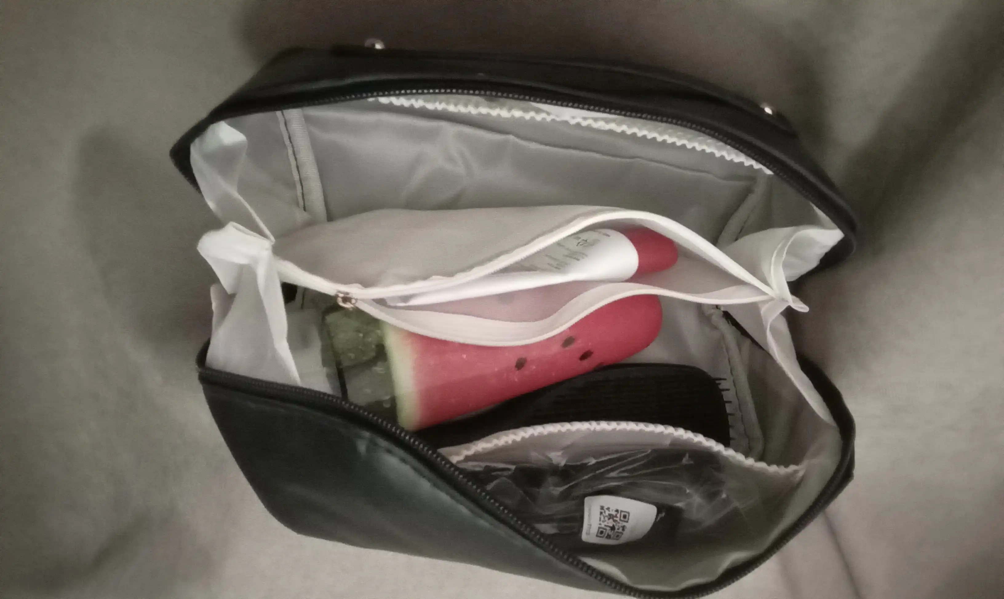 Ekocharmdan ayollar kosmetikasi, kosmetika uchun yo‘l organayzeri, sig‘imli