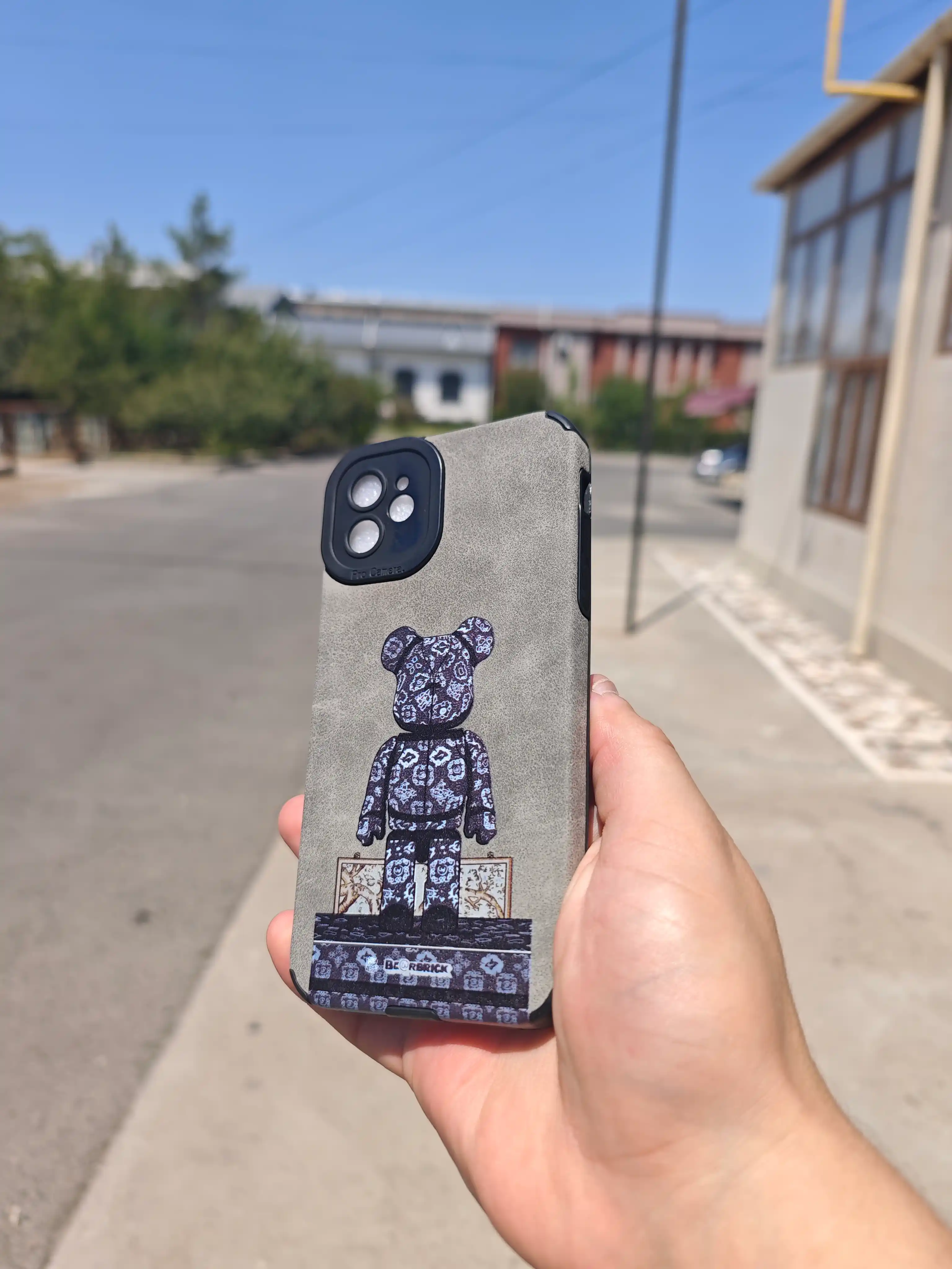 IPhone 11, 12, 13, 14, 15, 16, 17 Pro Max uchun silikon chexol — himoyalovchi chezol