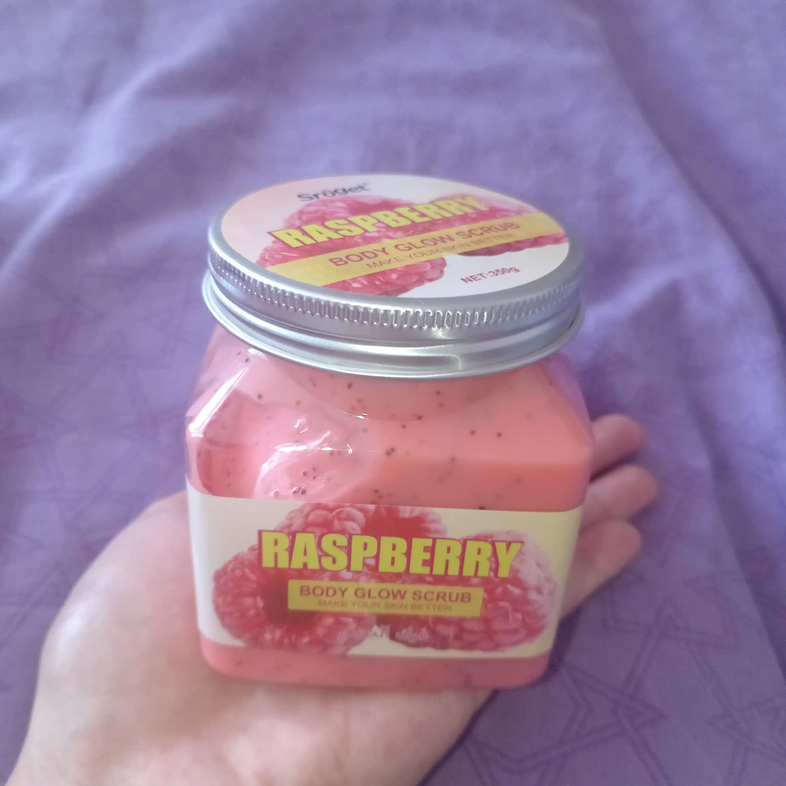 Turli xil hidlarga ega bo'lgan tanani yorituvchi skrab Body Glow
