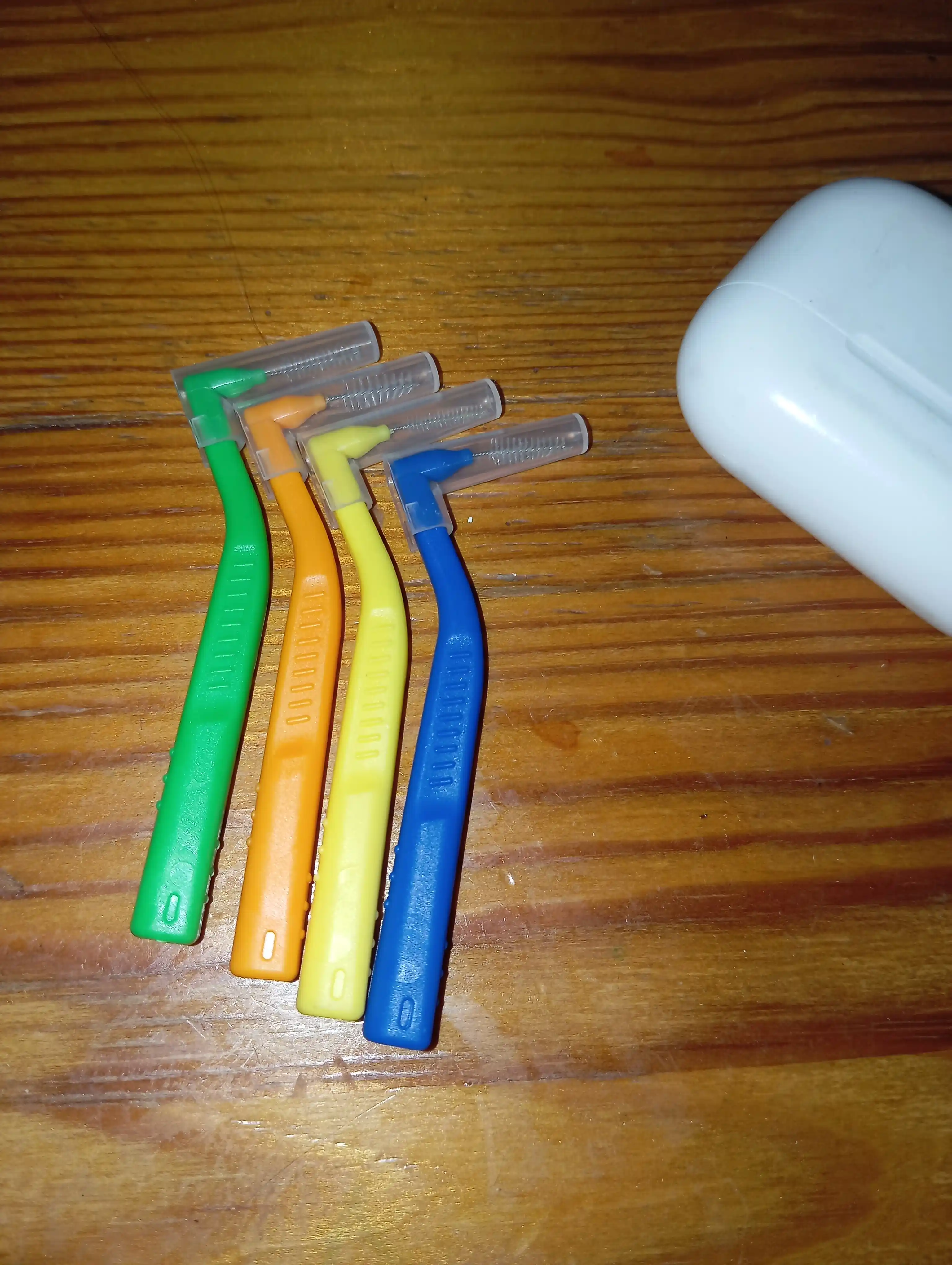 To'plamli tish cho'tkasi, ortodontik, interdental cho'tka