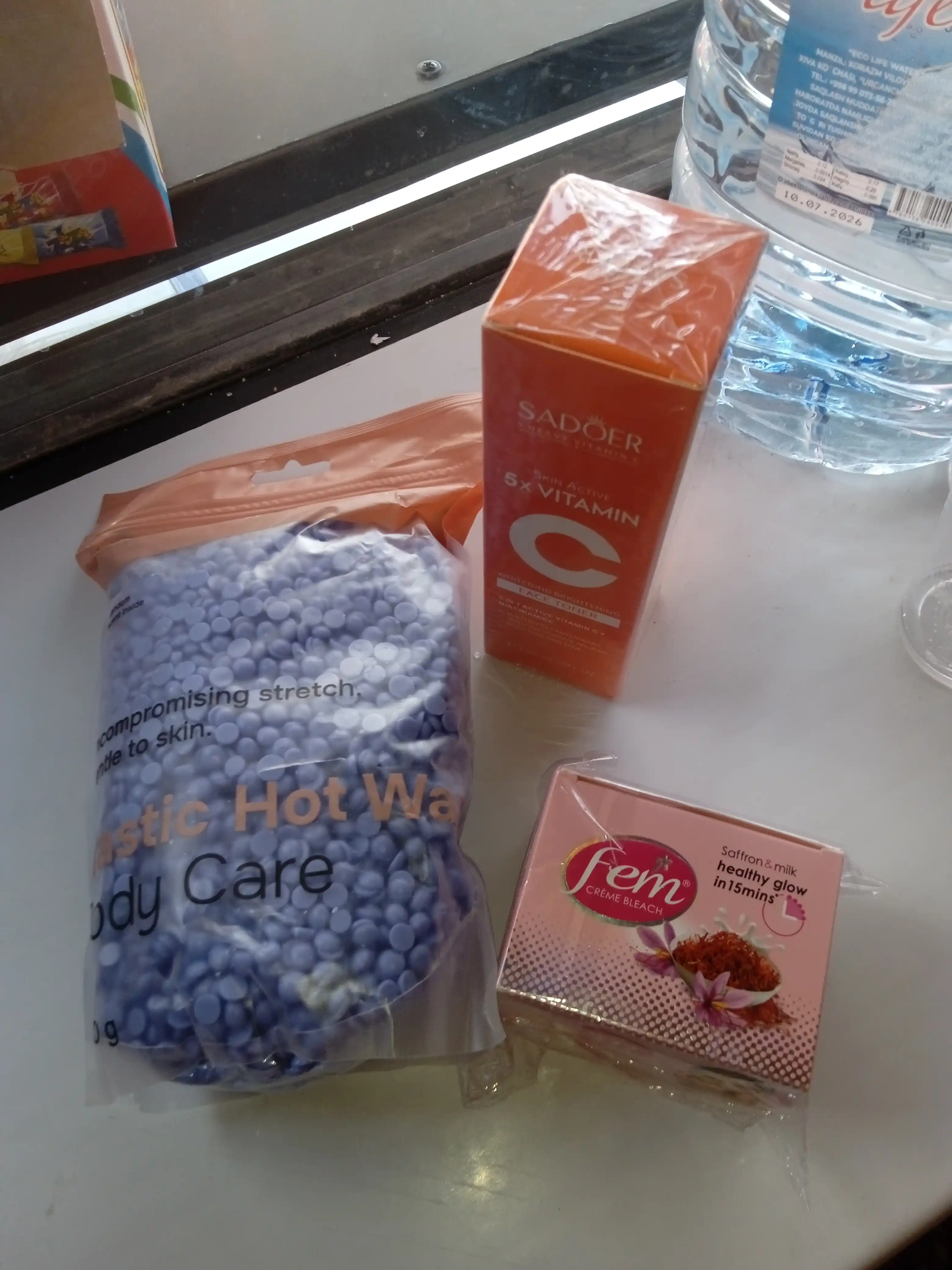 Fem creme bleach, осветление бровей и волосков крем, шафран, молоко, 40 г, 8г
