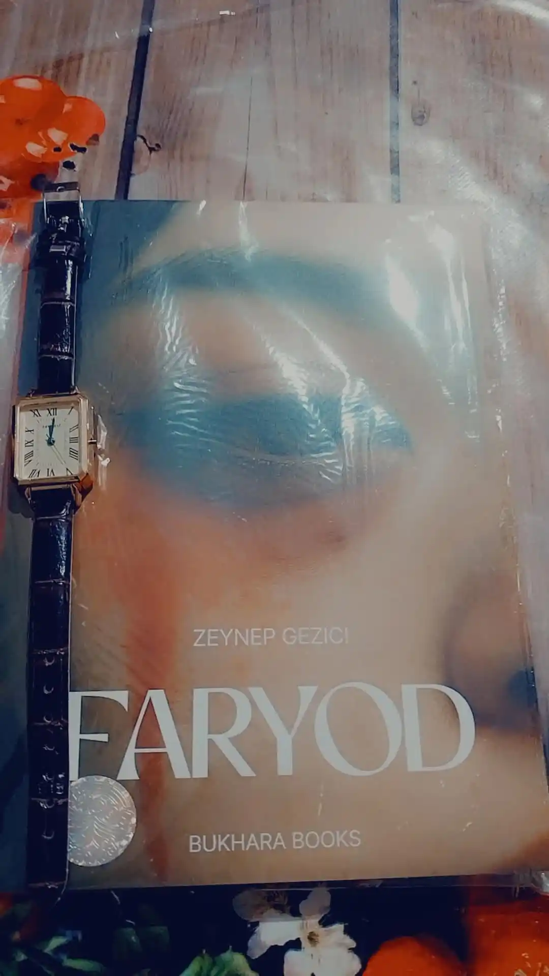Ayollar uchun nafis qo‘l soati, klassik dizayn
