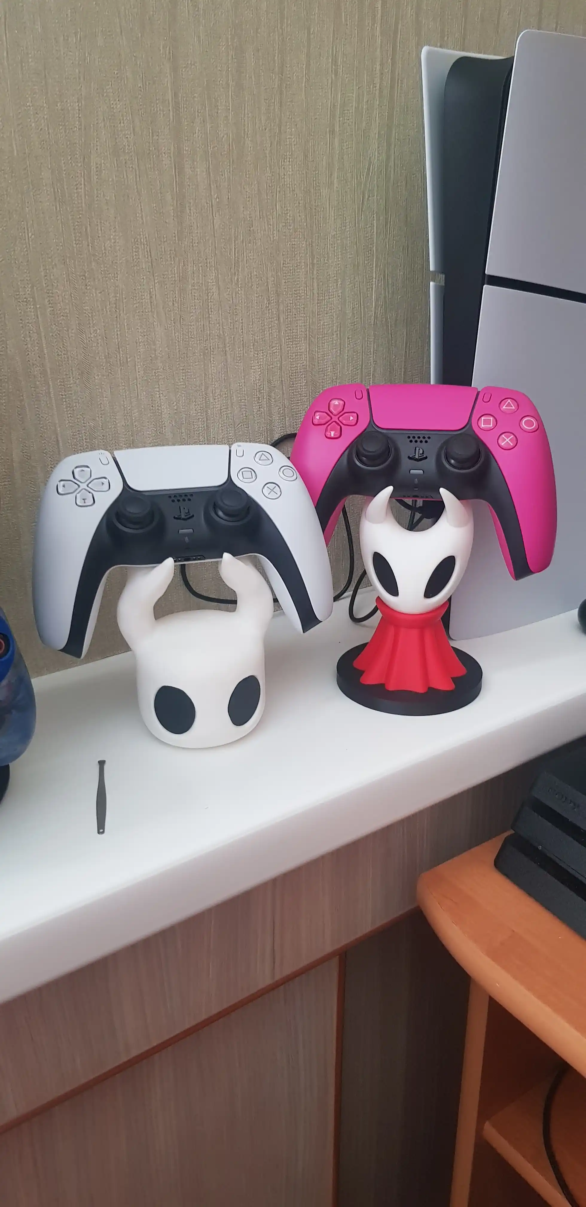 DualSense va DualShock 4 kontroller ushlagichi