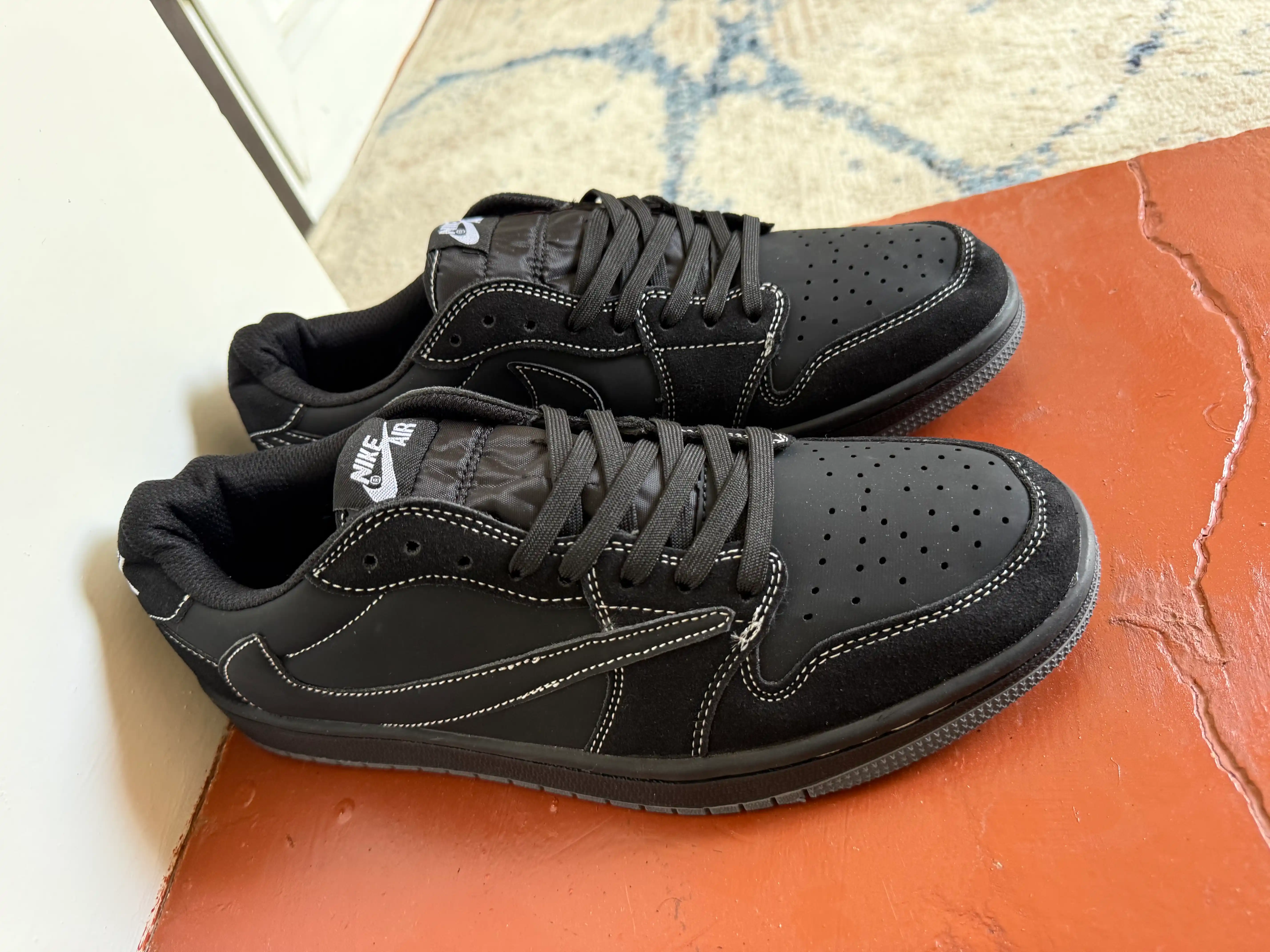 Erkaklar va ayollar uchun Nike Jordan ( 1 o'lcham katta olish tavsiya qilinadi !)