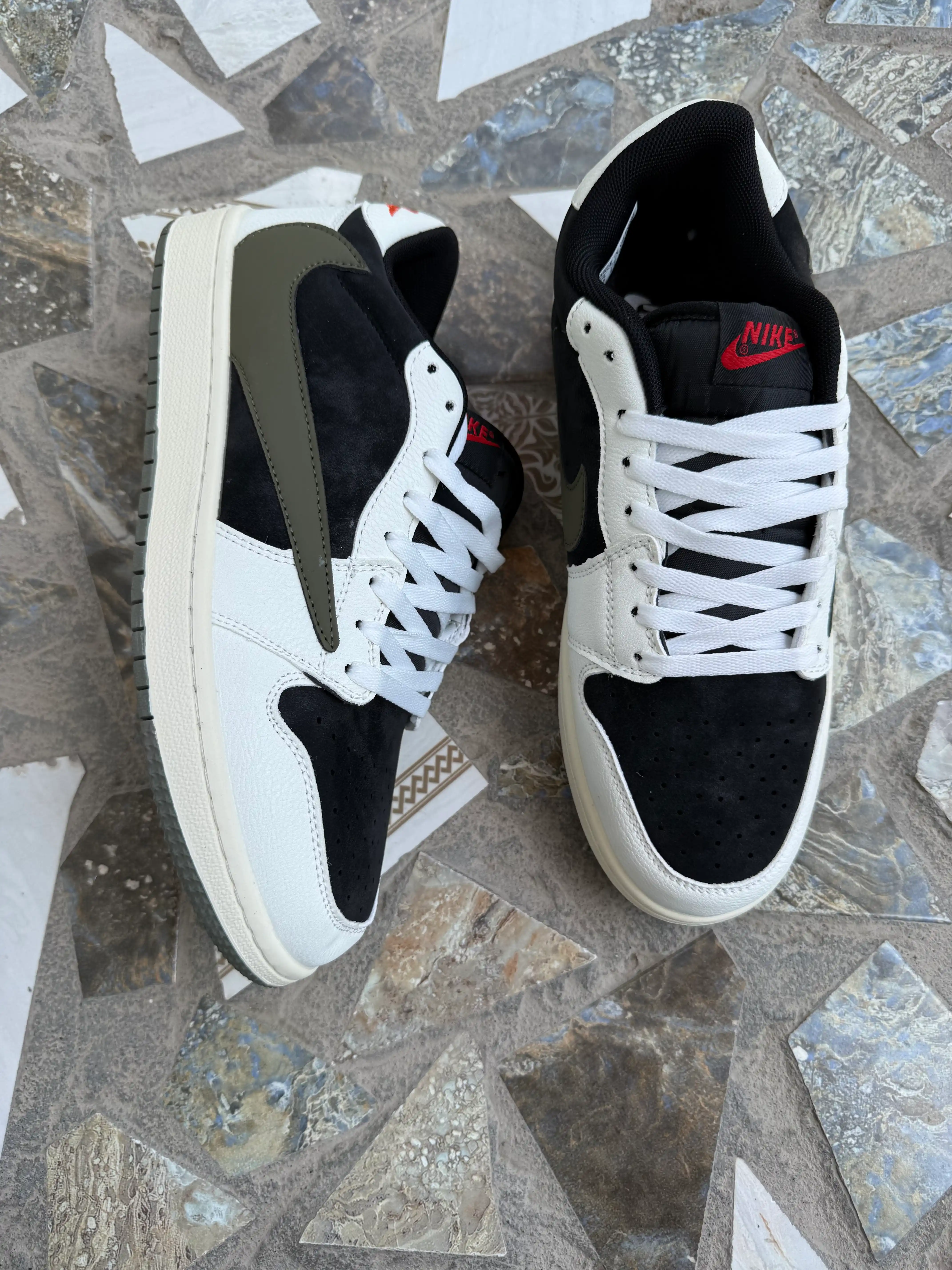 Erkaklar va ayollar uchun Nike Jordan ( 1 o'lcham katta olish tavsiya qilinadi)