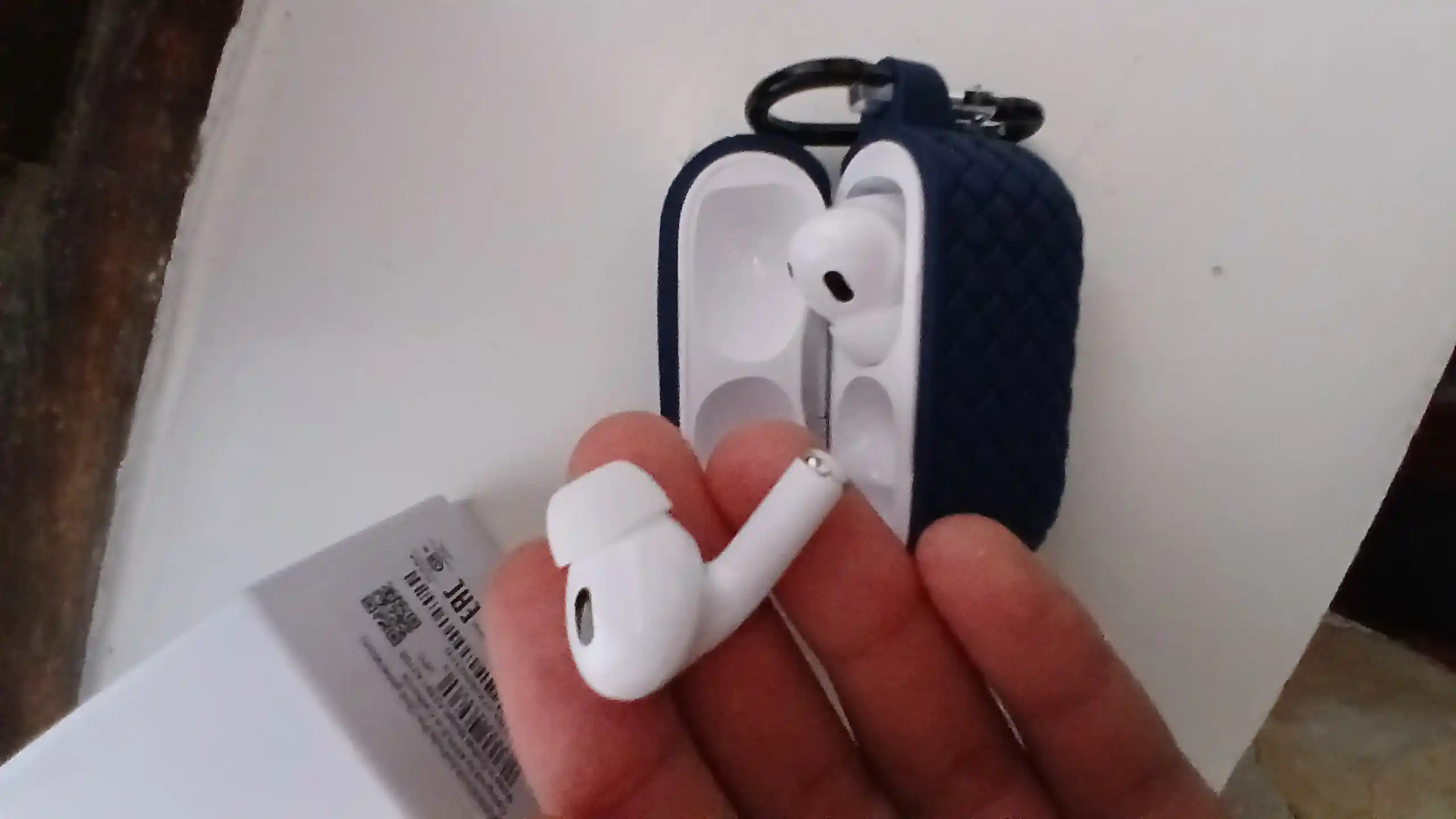 AirPods Pro/Pro 2 quloqchinlari uchun himoya chexoli, to'qilgan tekstura, karabinli