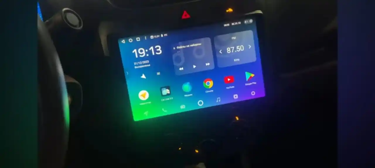 Zamonaviy va universal "Teyes CC3L" avtomobil monitori