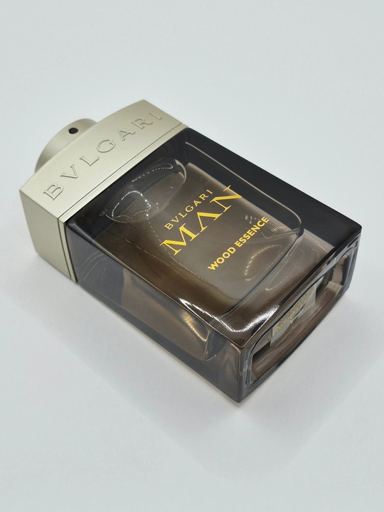 BVLGARI Erkaklar uchun yog‘och-sitrus iforli "Man Wood Essence" atir suvi, 100 ml