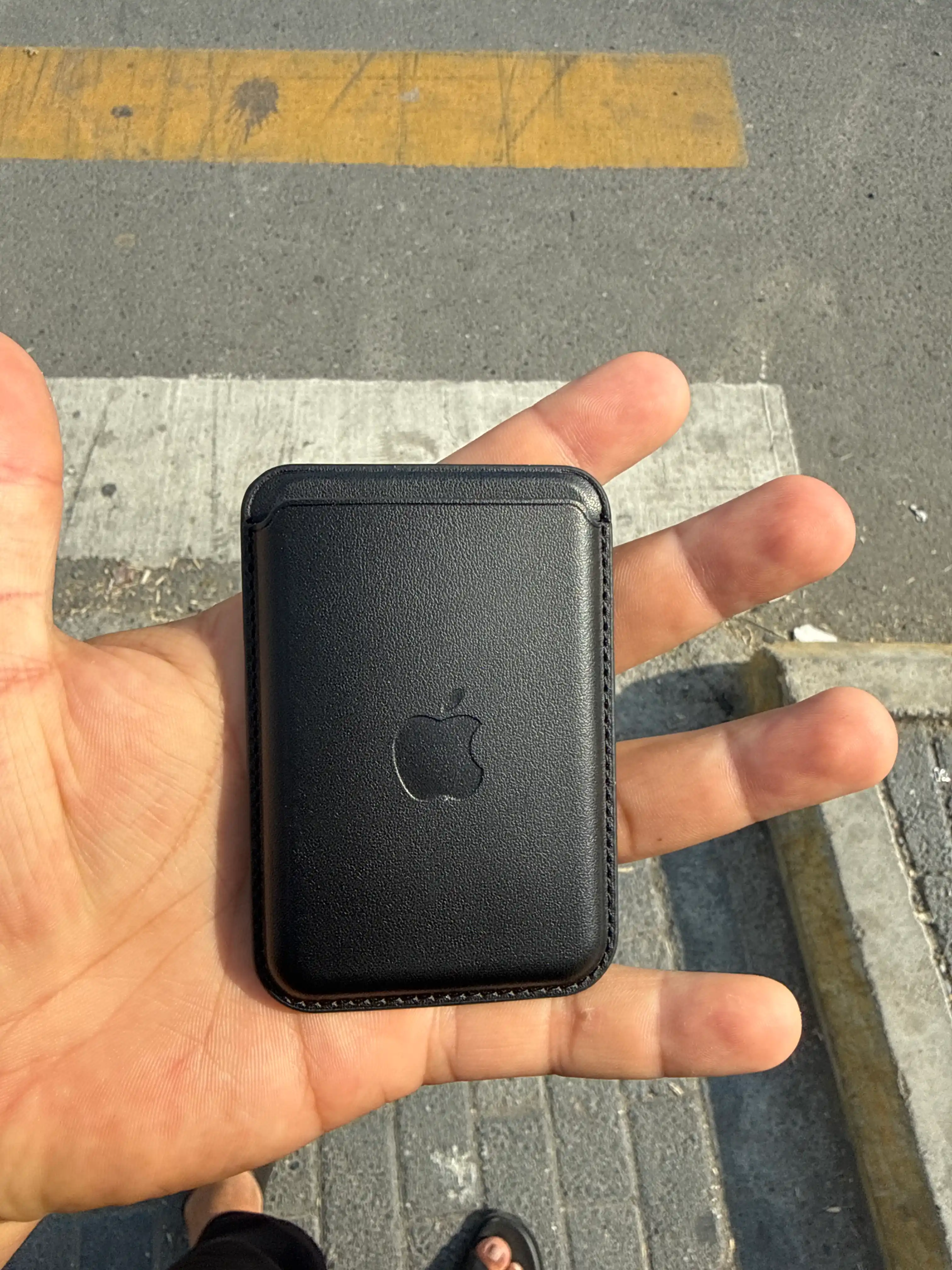 IPhone uchun MagSafe kartxolder, bank kartalari uchun