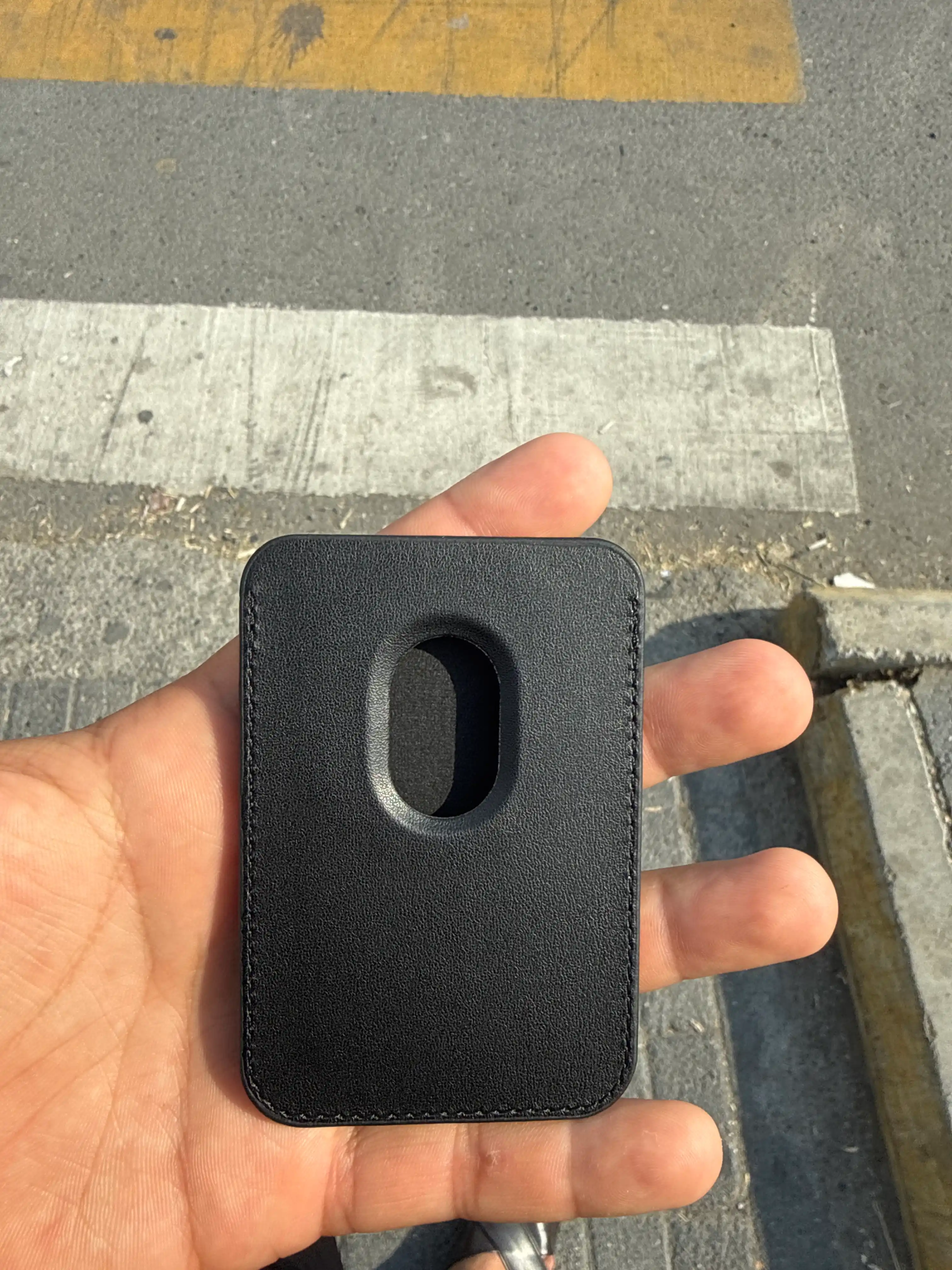 IPhone uchun MagSafe kartxolder, bank kartalari uchun