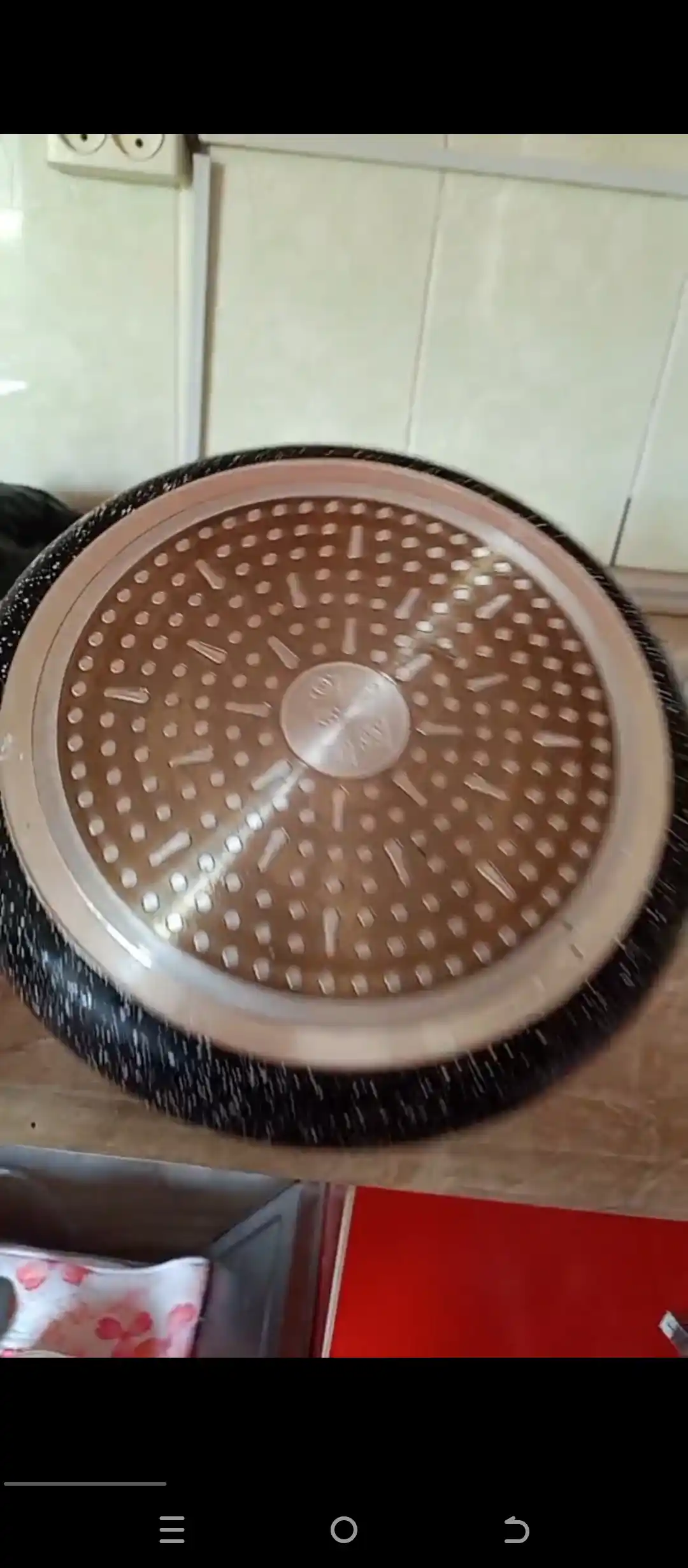 Blinnitsa tagiga olmaydigan quymoq va blinchiklar uchun tova, cheti past, 24 sm