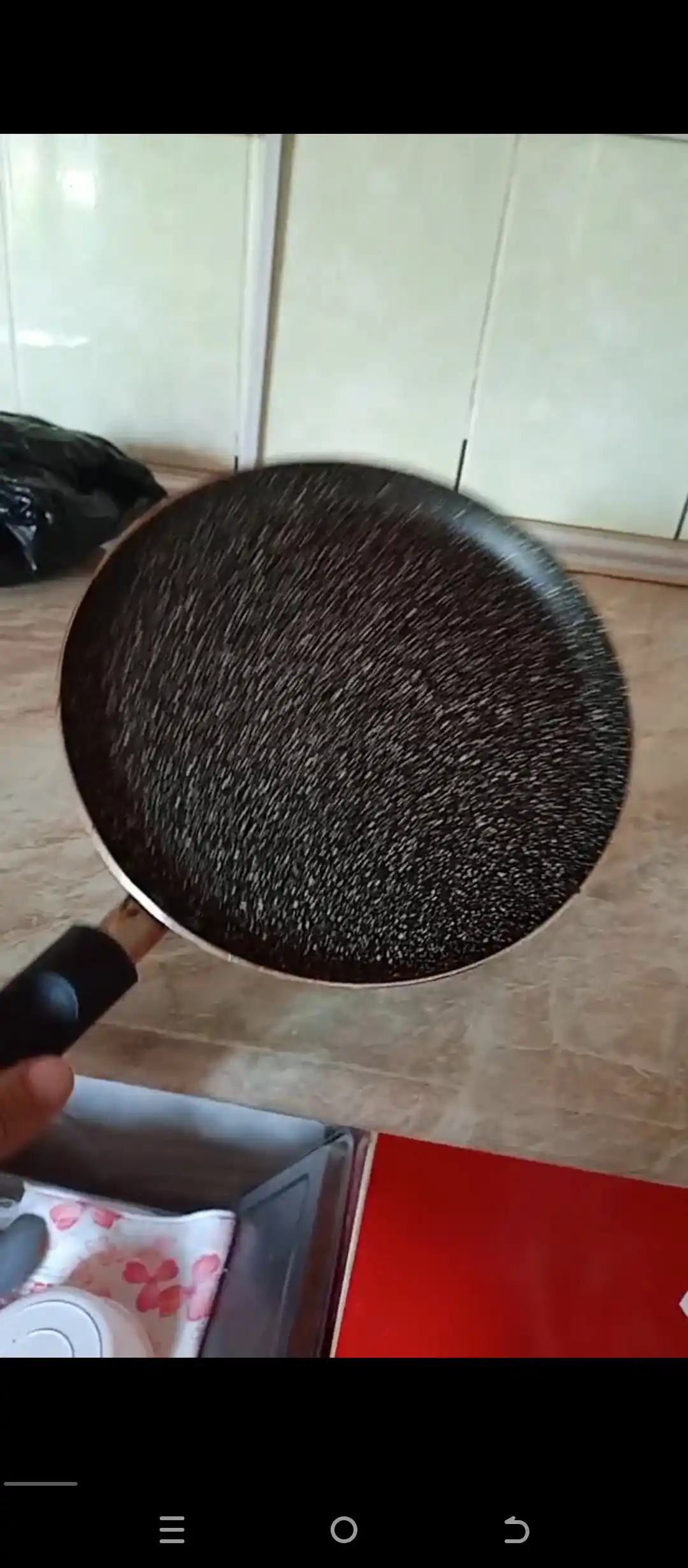 Blinnitsa tagiga olmaydigan quymoq va blinchiklar uchun tova, cheti past, 24 sm