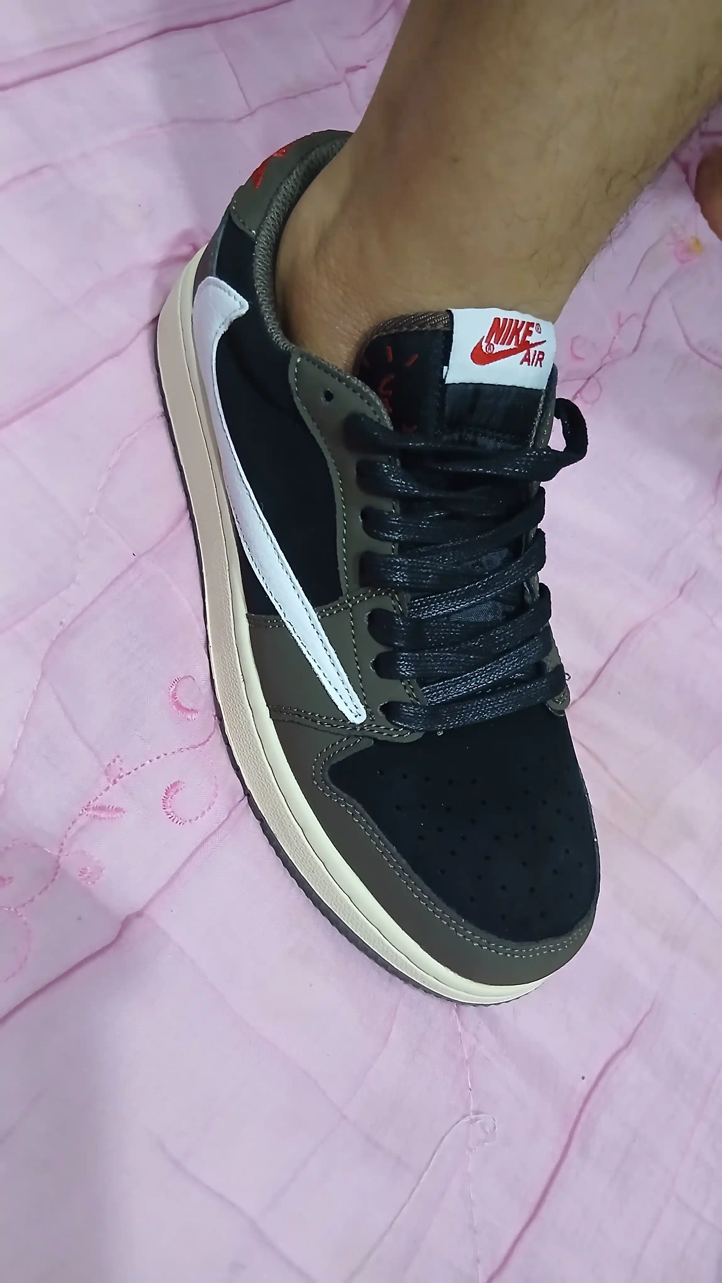 Erkaklar va ayollar krossovkasi NiKe AIR Jordan,  bahor-kuz (1 o'lcham katta oling)