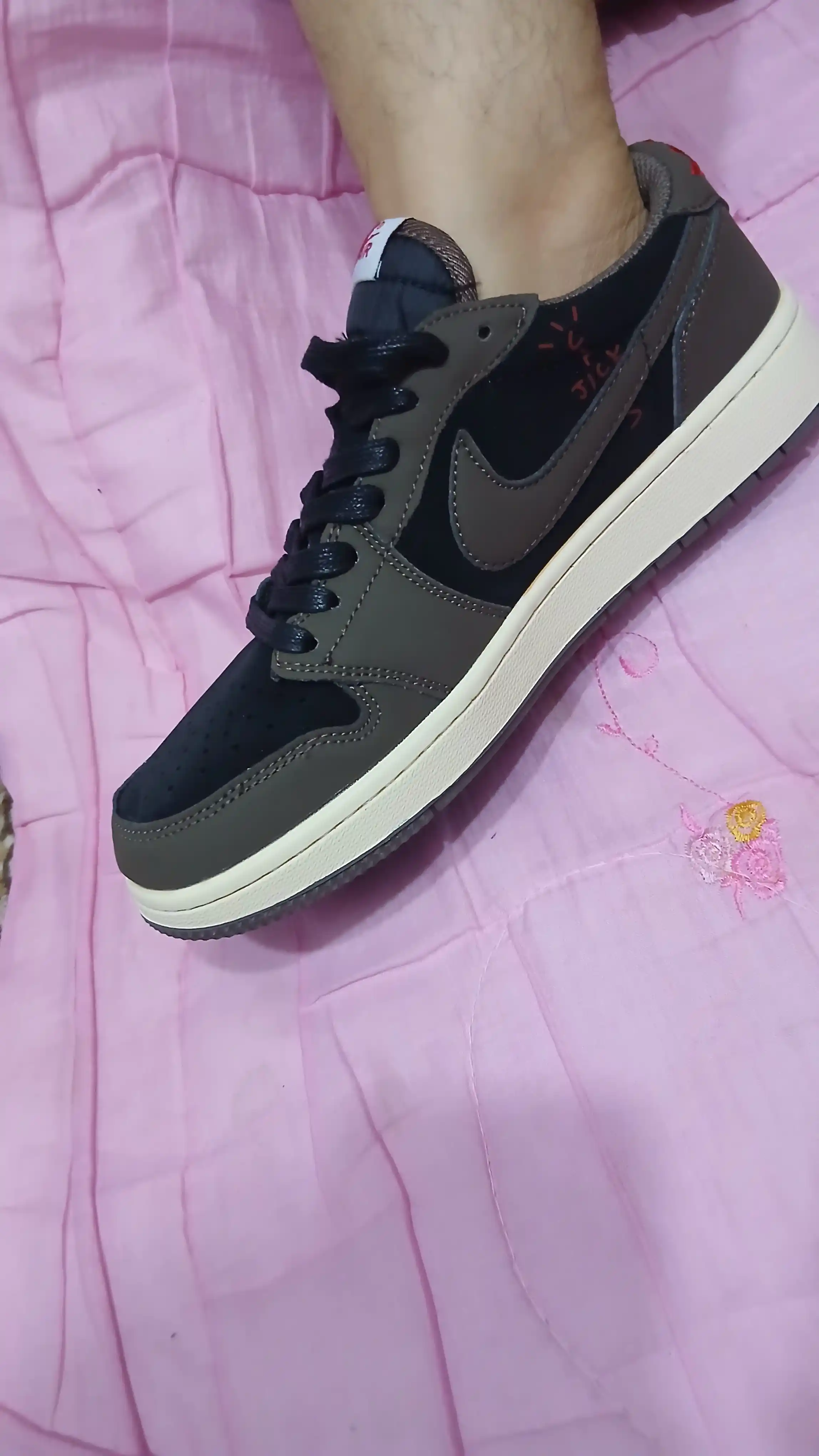 Erkaklar va ayollar krossovkasi NiKe AIR Jordan,  bahor-kuz (1 o'lcham katta oling)