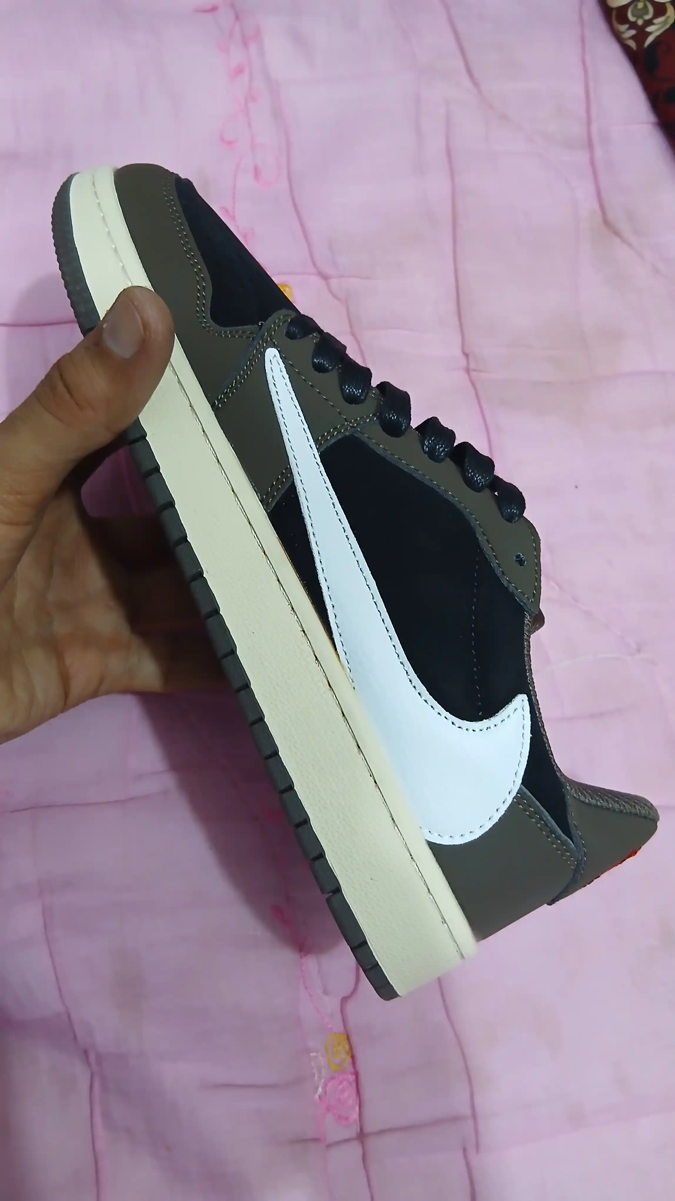 Erkaklar va ayollar krossovkasi NiKe AIR Jordan,  bahor-kuz (1 o'lcham katta oling)