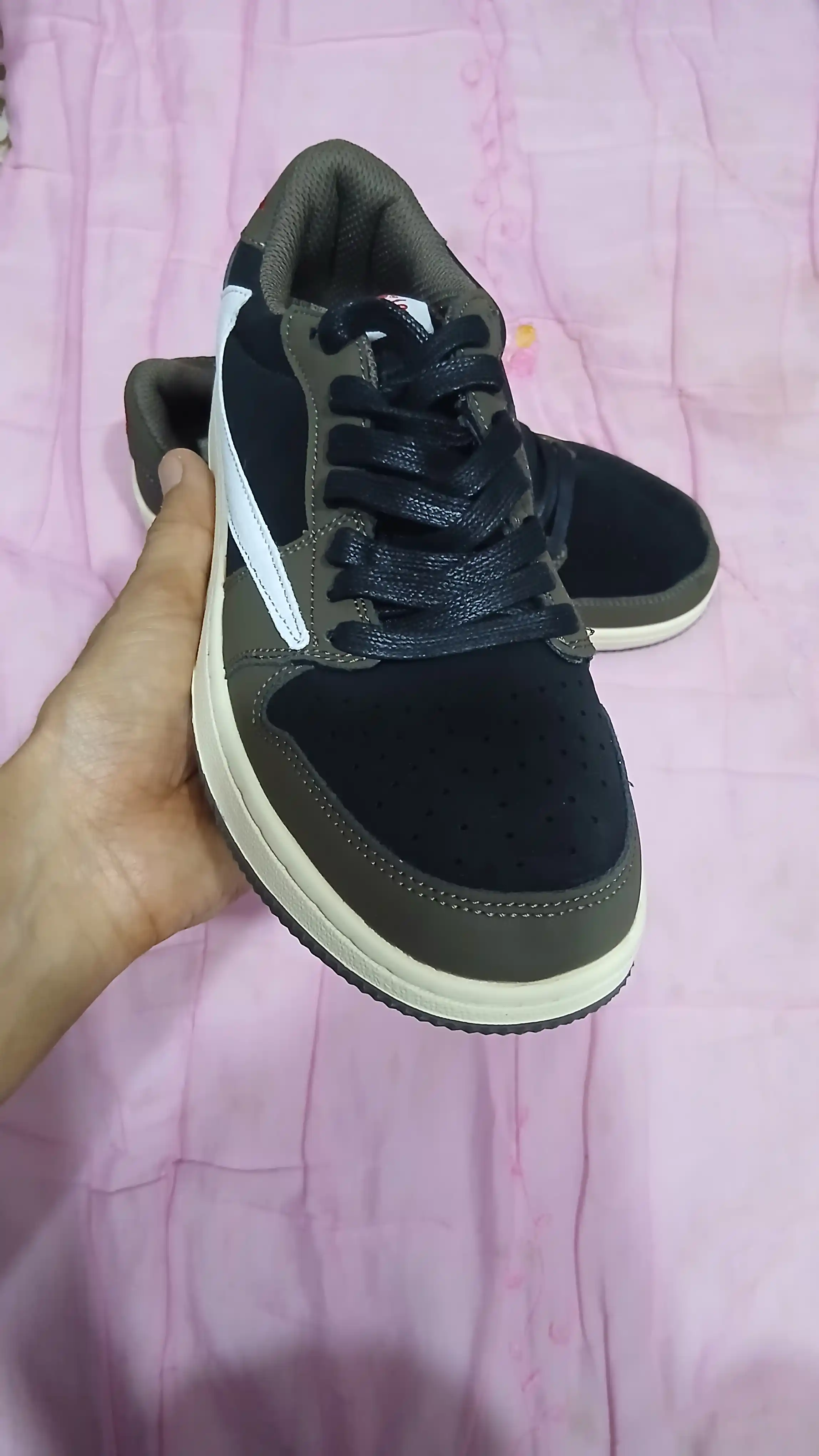 Erkaklar va ayollar krossovkasi NiKe AIR Jordan,  bahor-kuz (1 o'lcham katta oling)