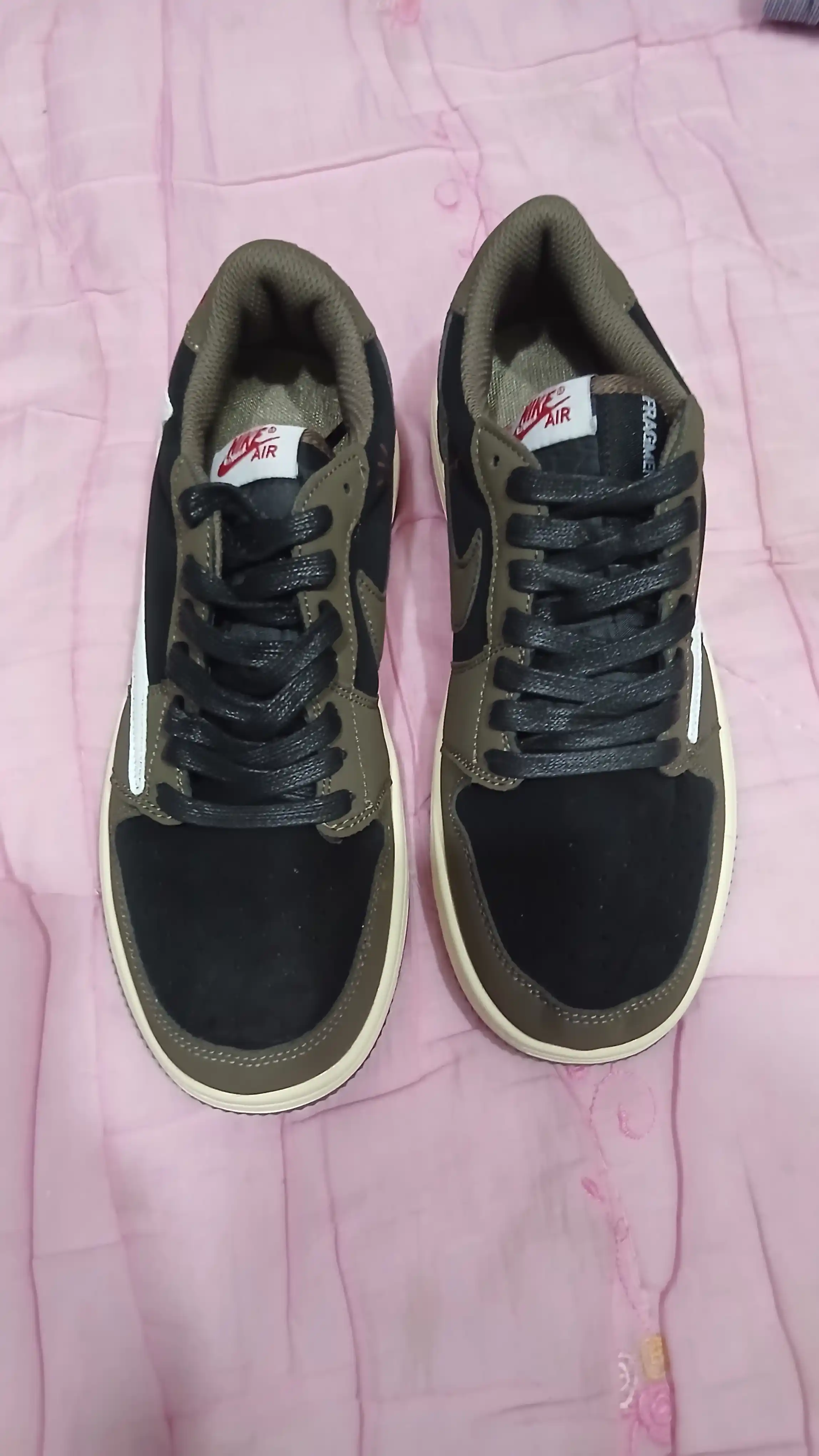 Erkaklar va ayollar krossovkasi NiKe AIR Jordan,  bahor-kuz (1 o'lcham katta oling)