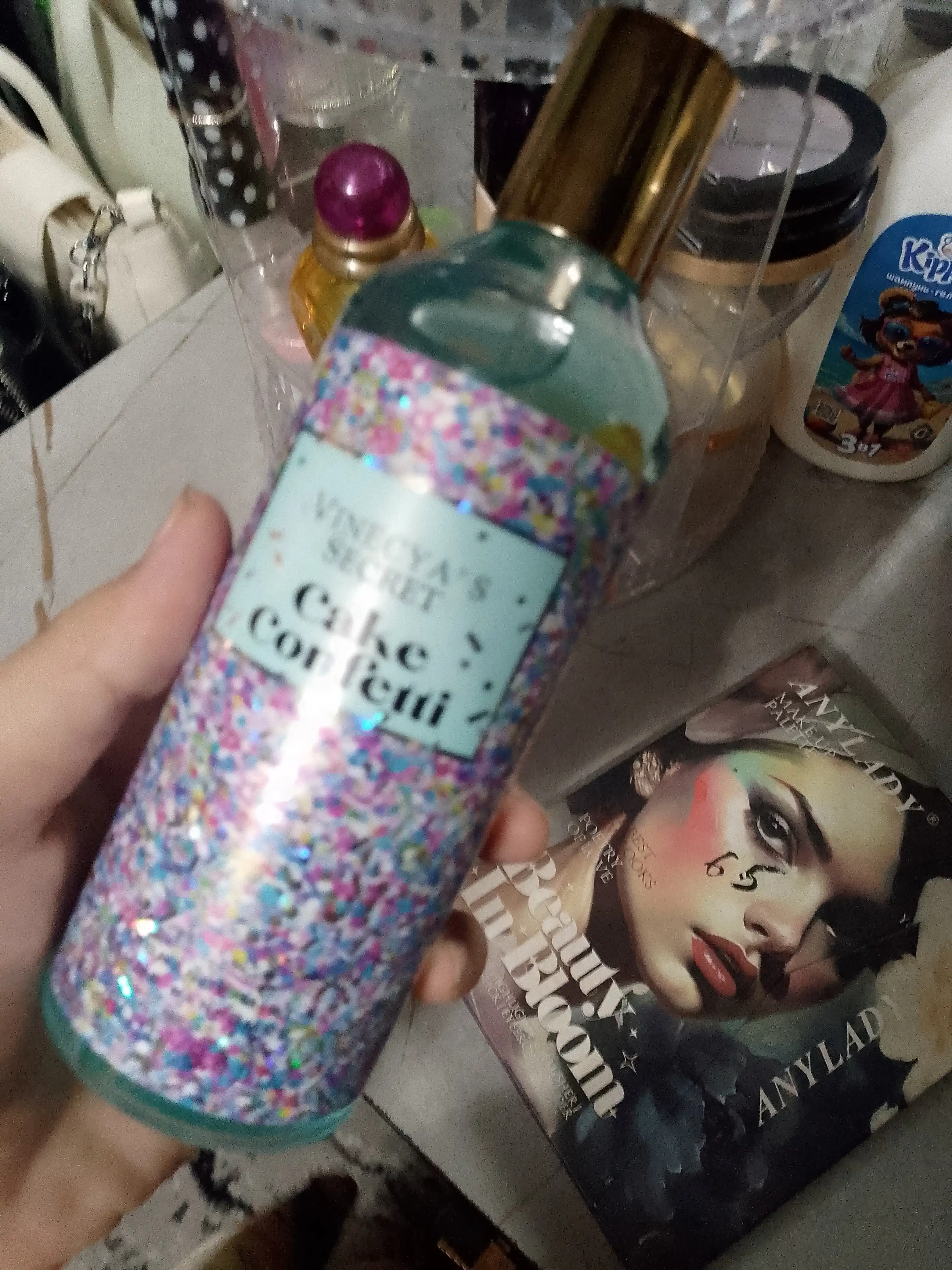 Parfyumlangan tana spreyi suvi Victoria's Secret Spreyi Aqua Kiss Rush, Shimmer, 250 ml