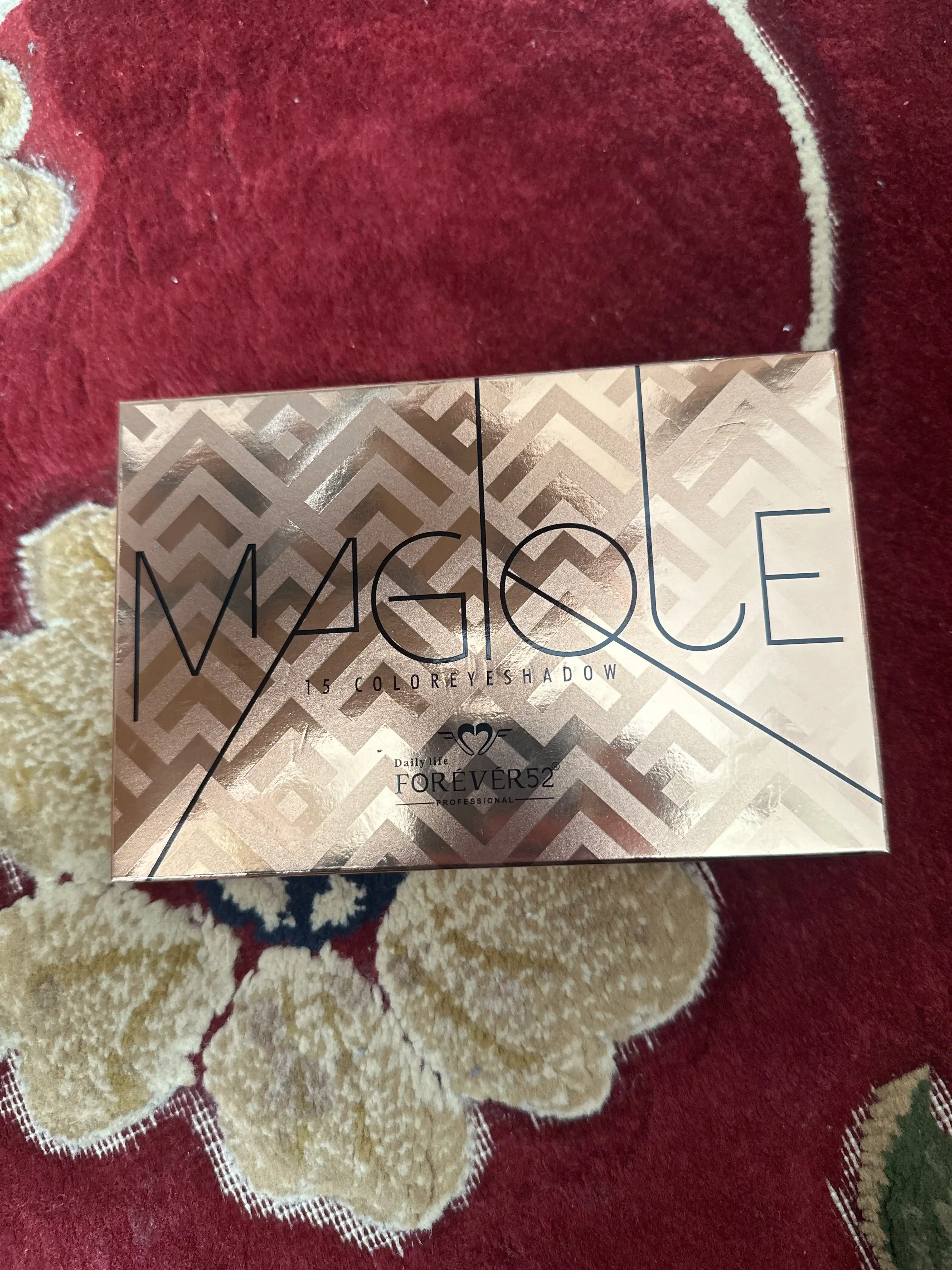 Forever 52 Maglque 15 color eyeshadow, 15 ta rangdan iborat tenlar palitrasi, 15 gr