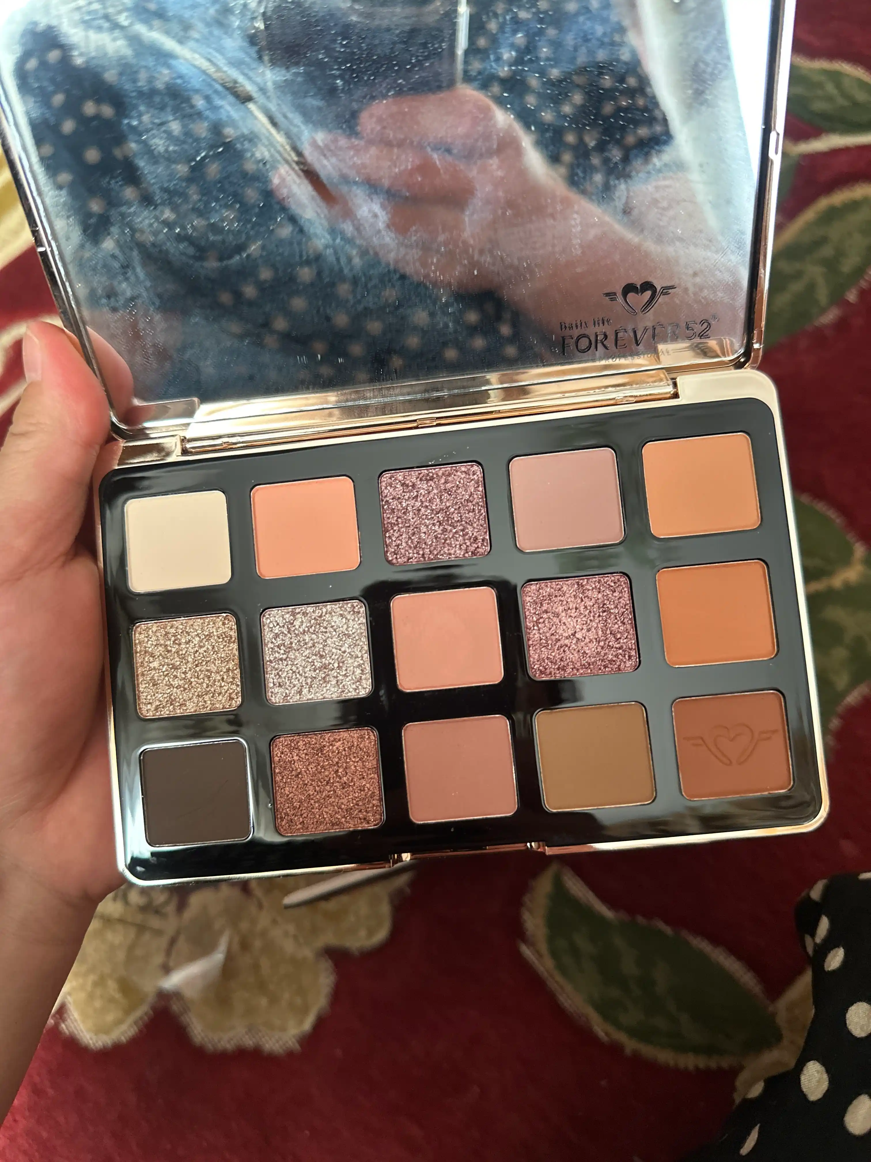 Forever 52 Maglque 15 color eyeshadow, 15 ta rangdan iborat tenlar palitrasi, 15 gr