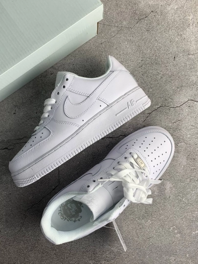 Erkaklar, ayollar va o‘smirlar uchun sport krossovkalari Nike Air Force 1, o'lchami 36-44 - 