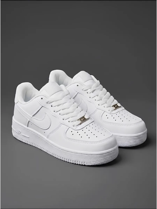 Erkaklar, ayollar va o‘smirlar uchun sport krossovkalari Nike Air Force 1, o'lchami 36-44
