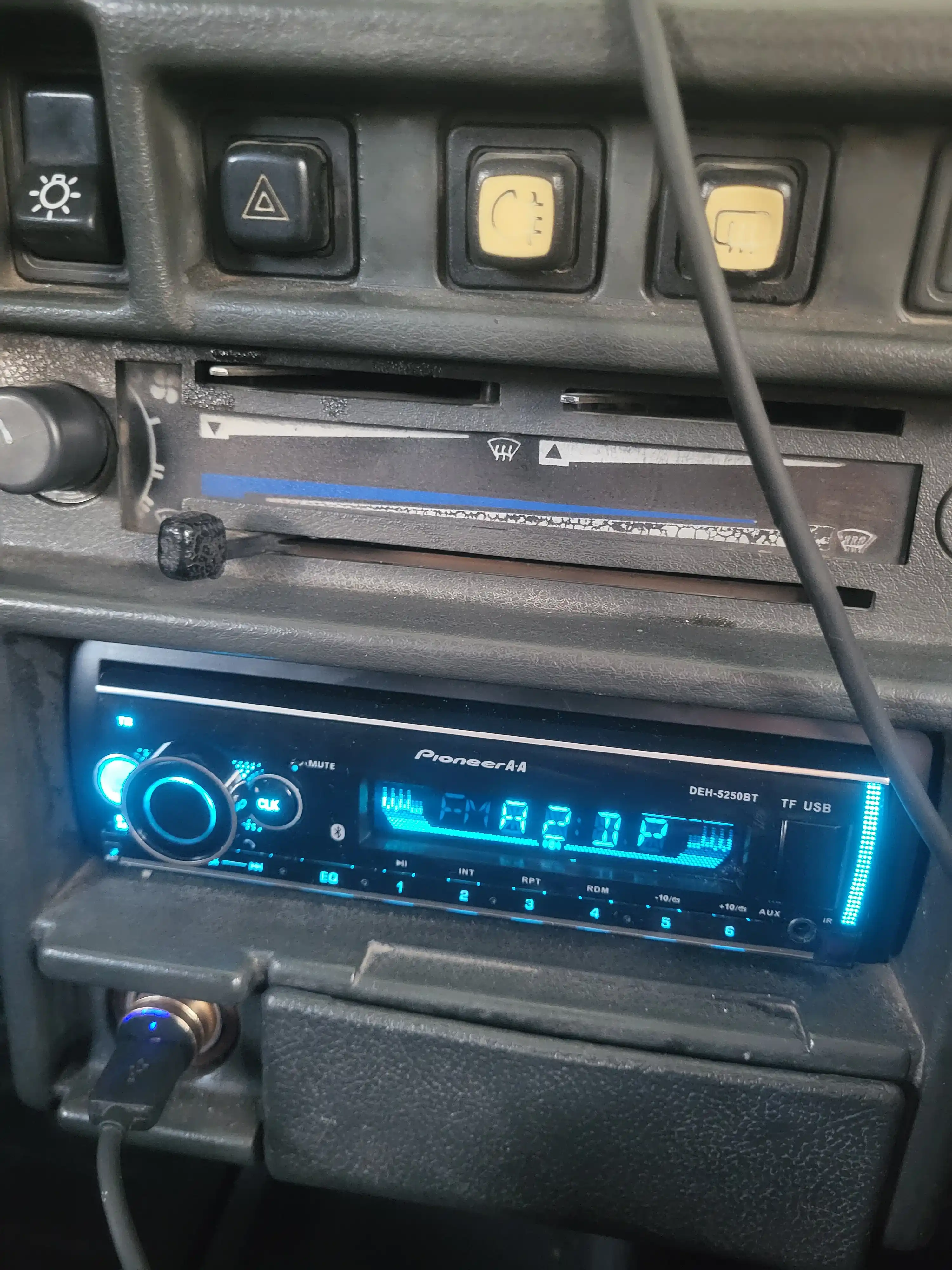 Pioneer A-A DEH-5250BT masofadan avtomagnitolasi boshqarish pulti multimedia  USB, AUX